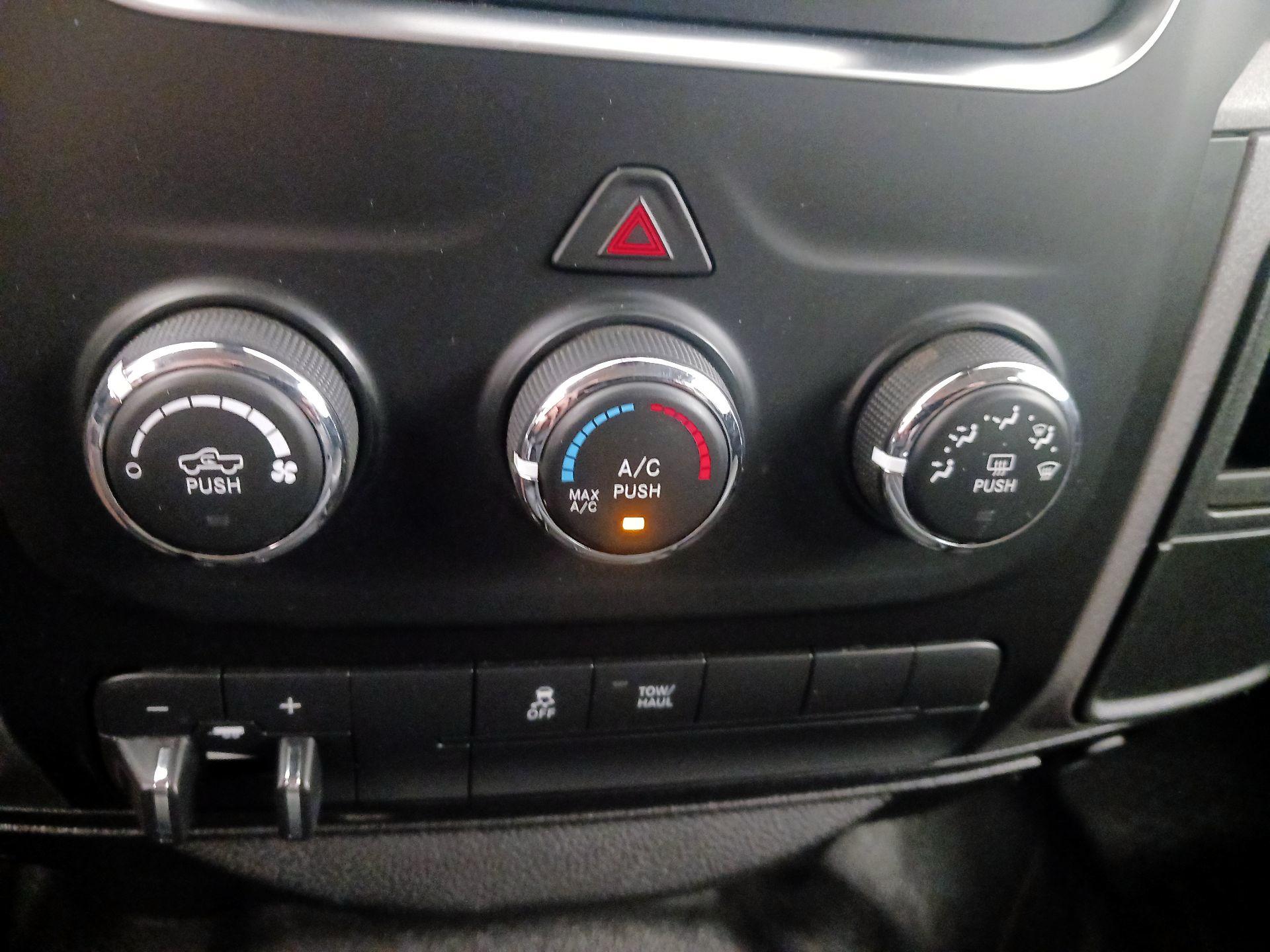 Thumbnail: 2019 RAM 1500 Classic - 16
