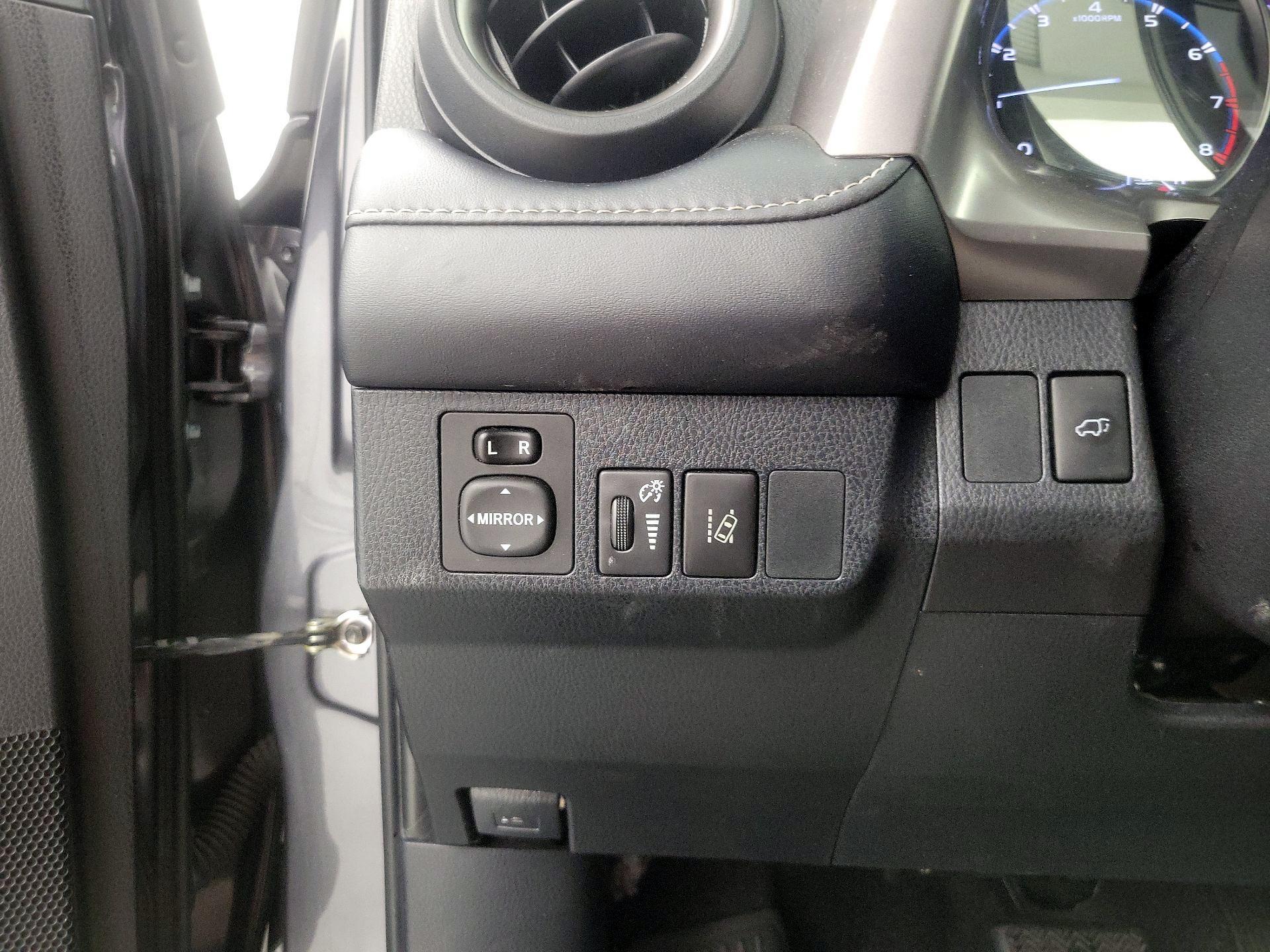 Thumbnail: 2018 Toyota RAV4 - 13