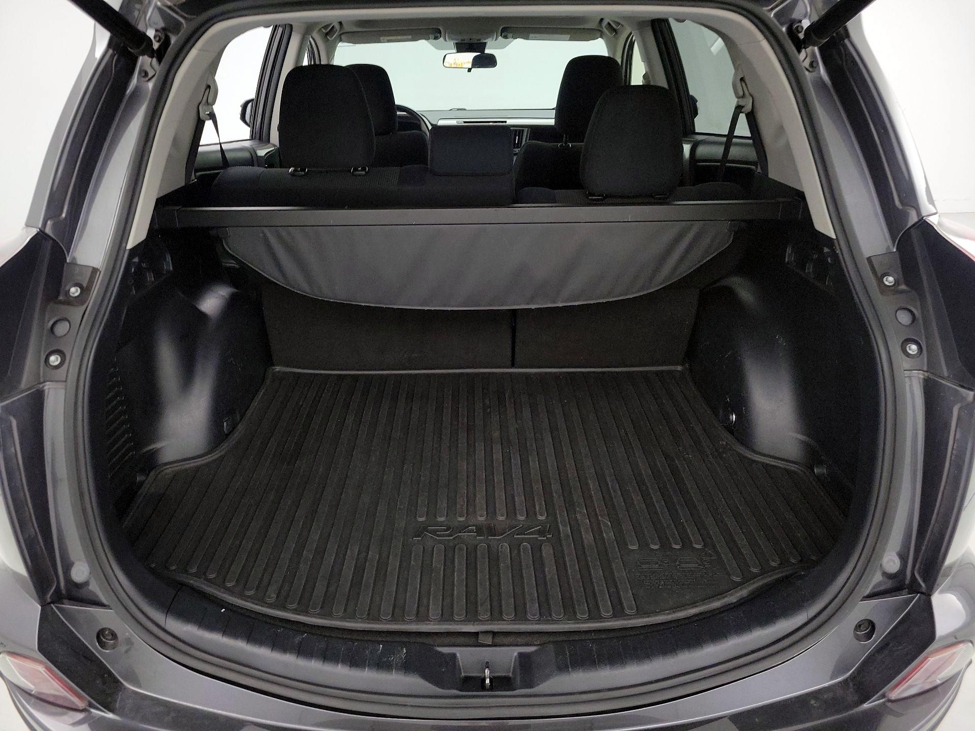 Thumbnail: 2018 Toyota RAV4 - 20