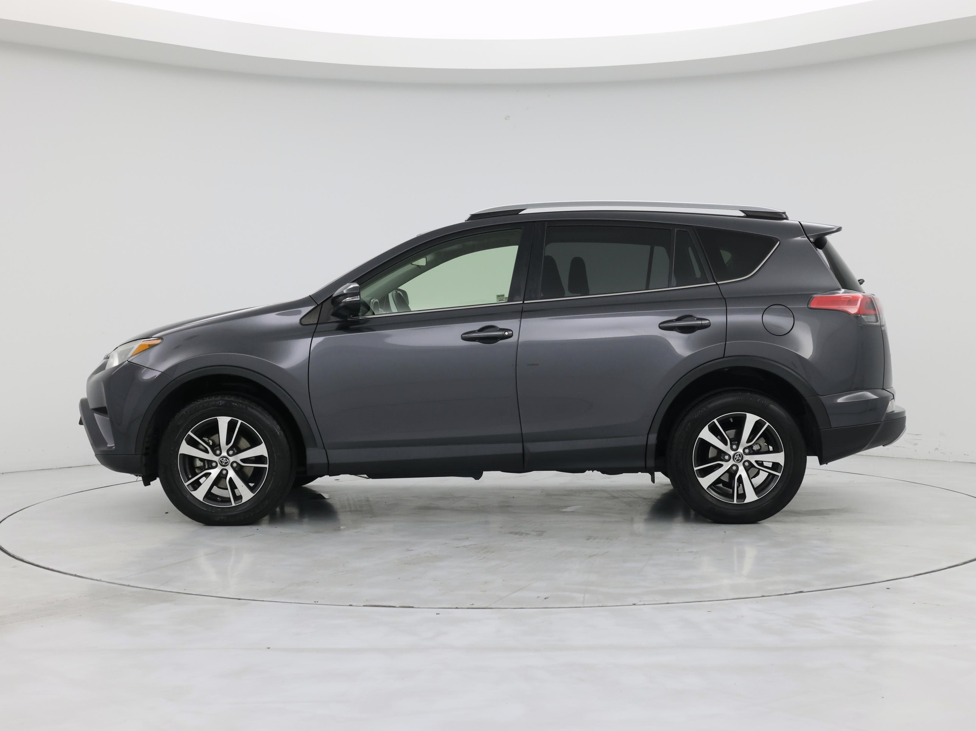 Thumbnail: 2018 Toyota RAV4 - 3