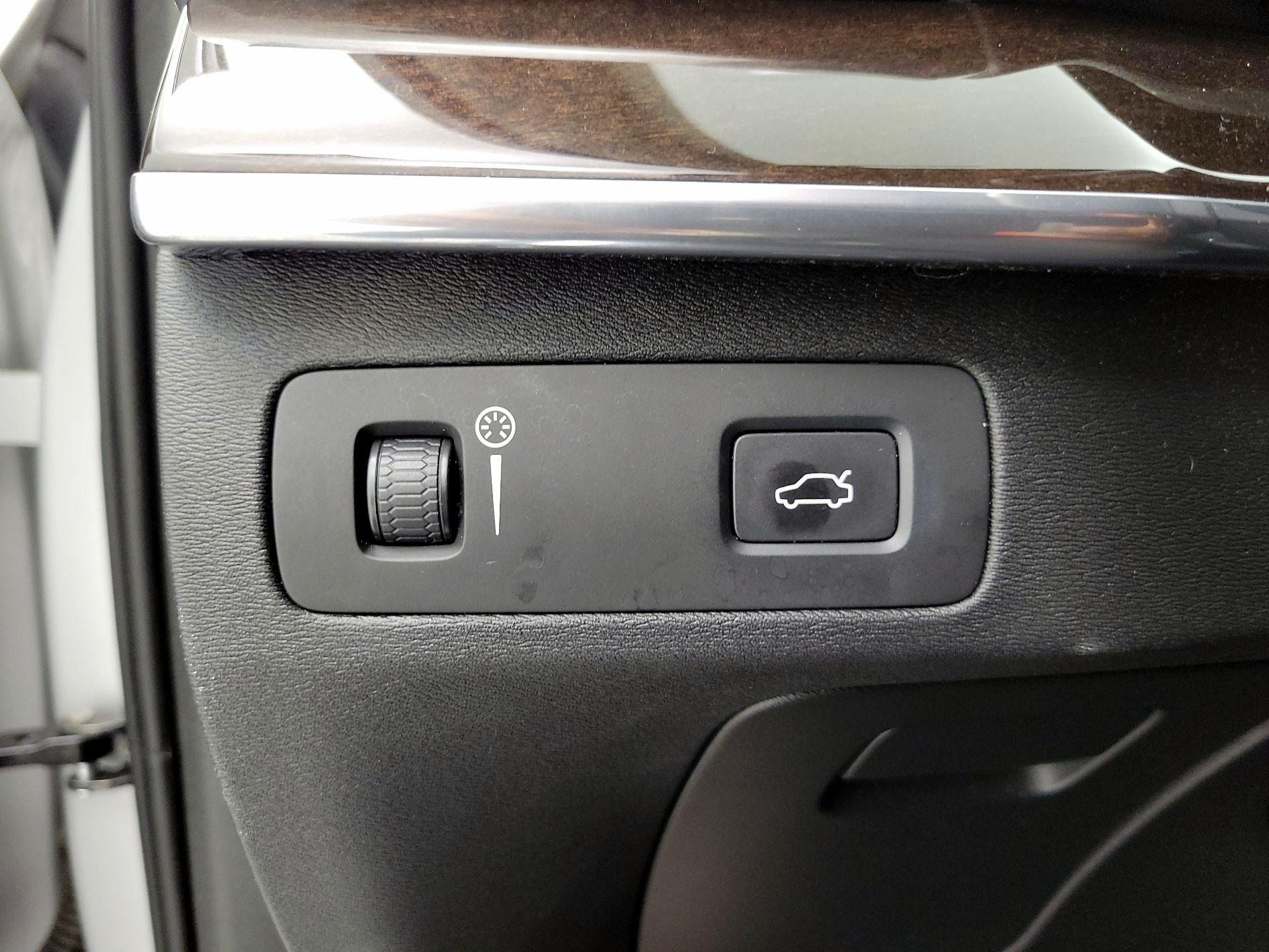 Thumbnail: 2019 Volvo XC90 - 13