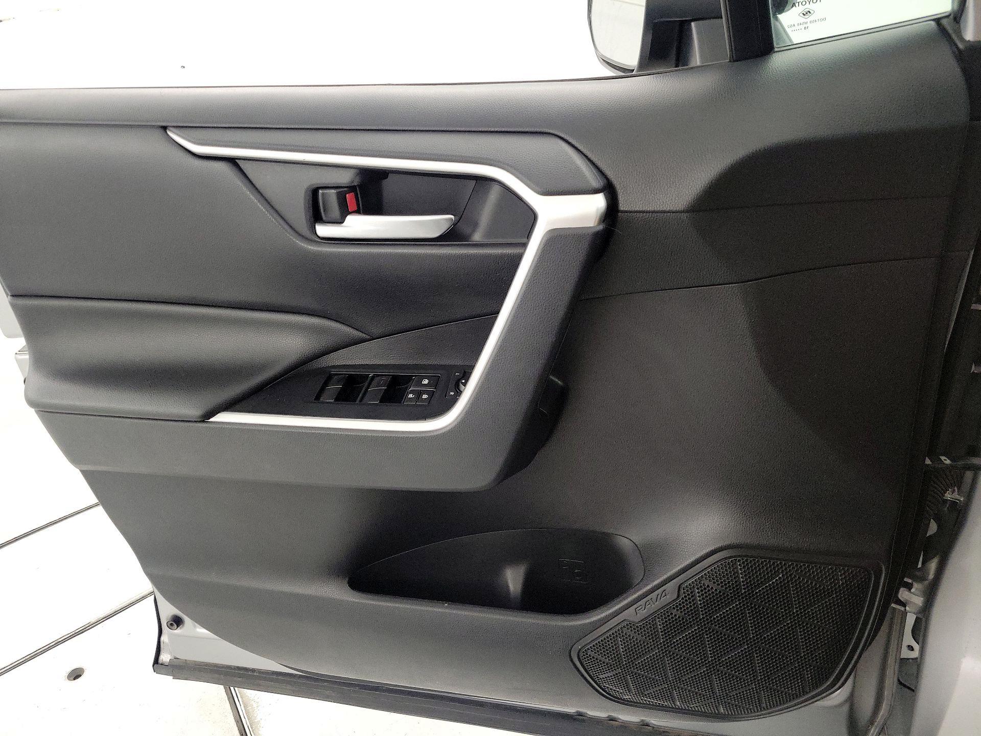 Thumbnail: 2019 Toyota RAV4 - 12