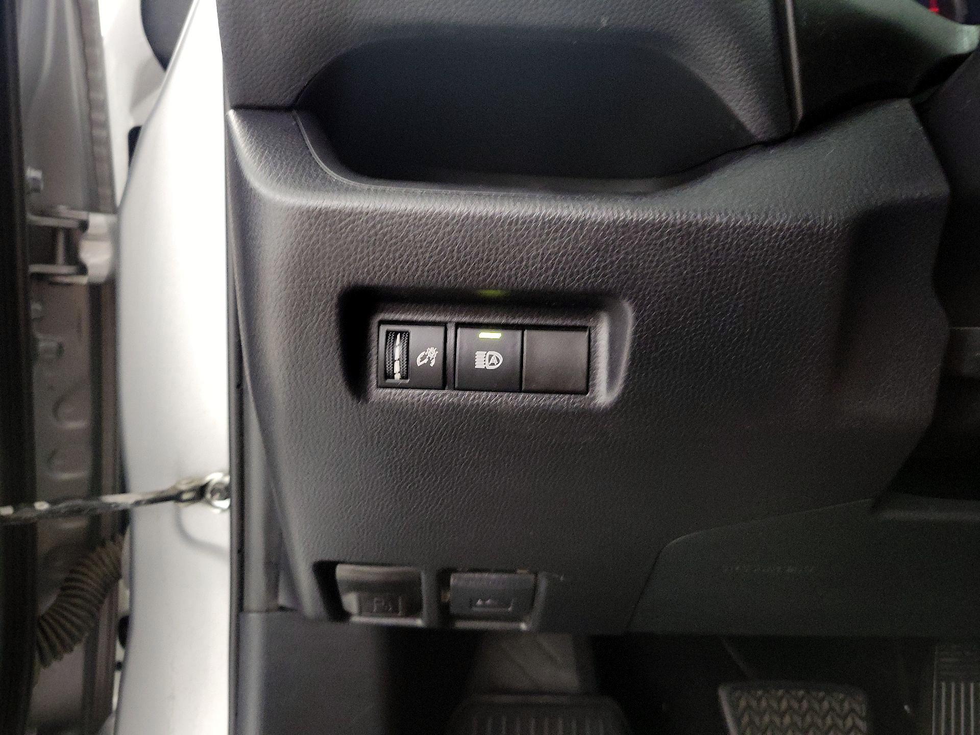 Thumbnail: 2019 Toyota RAV4 - 13