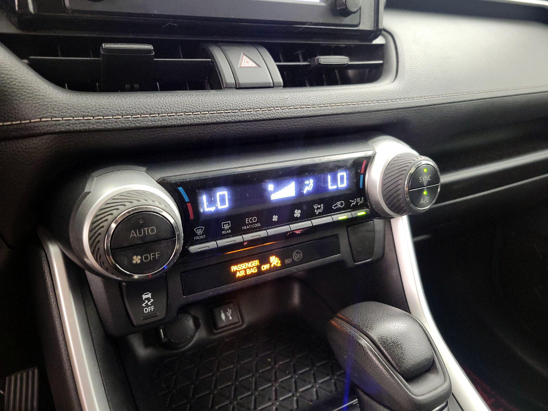 Thumbnail: 2019 Toyota RAV4 - 16