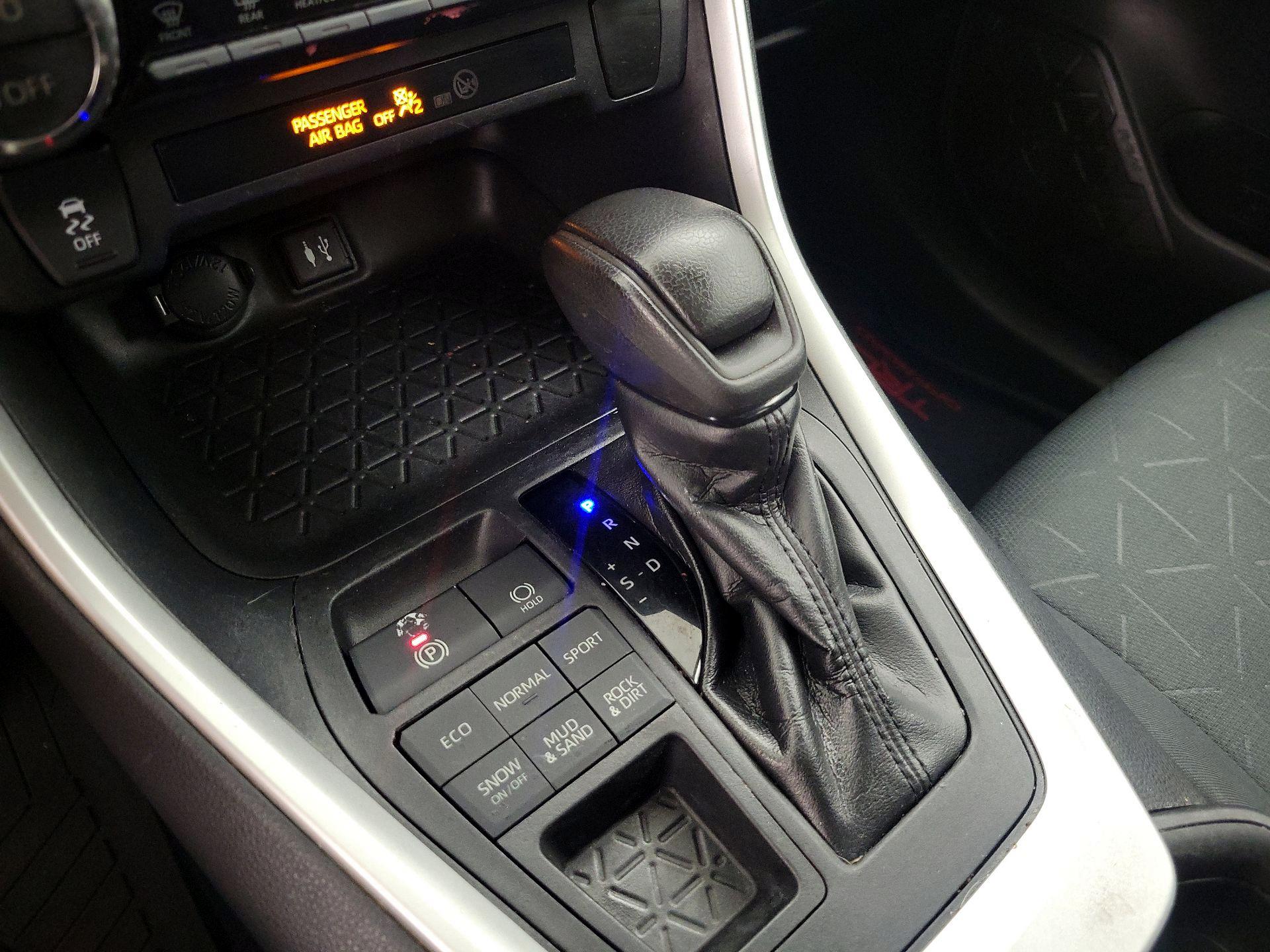 Thumbnail: 2019 Toyota RAV4 - 17