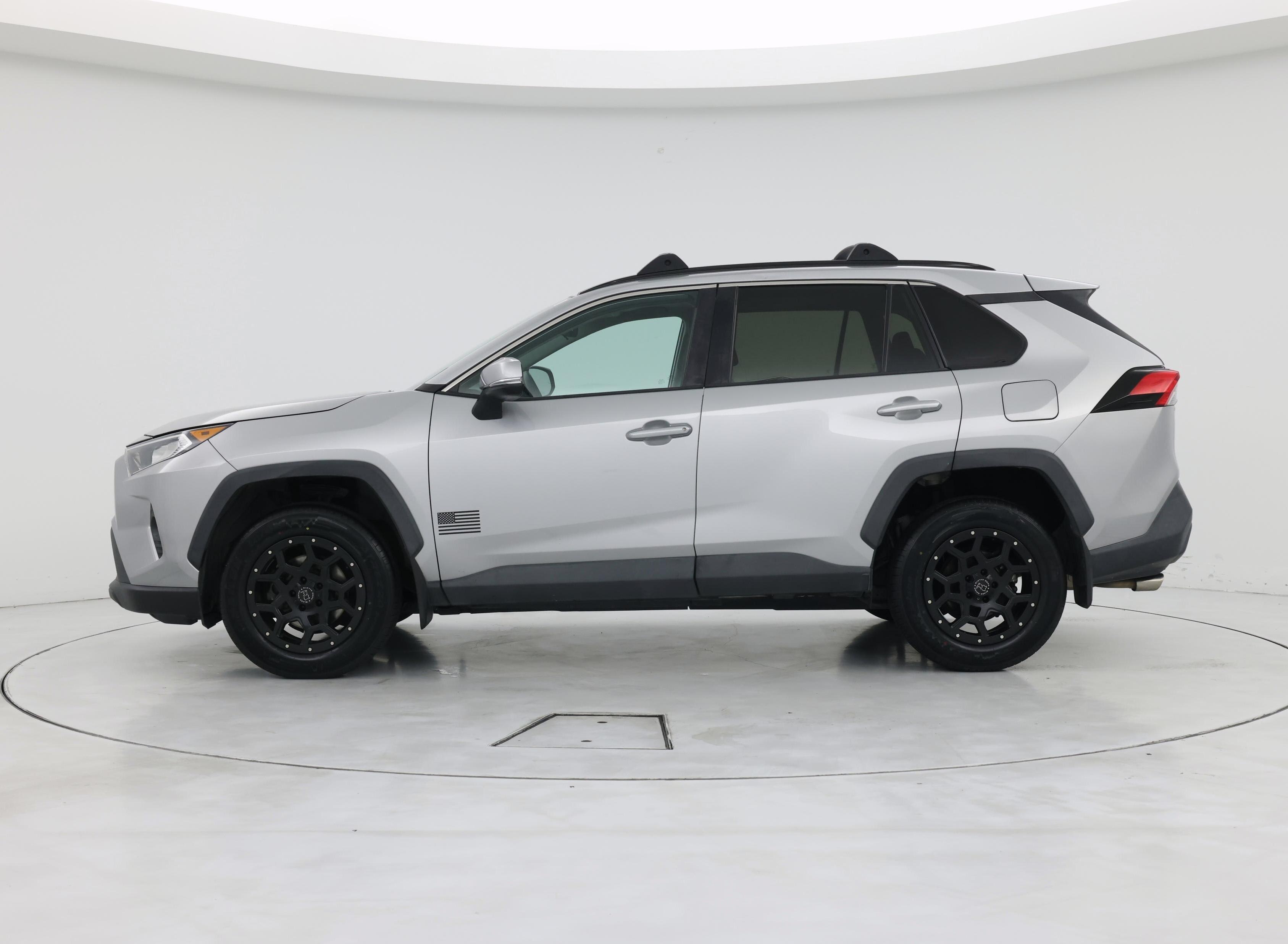 Thumbnail: 2019 Toyota RAV4 - 3
