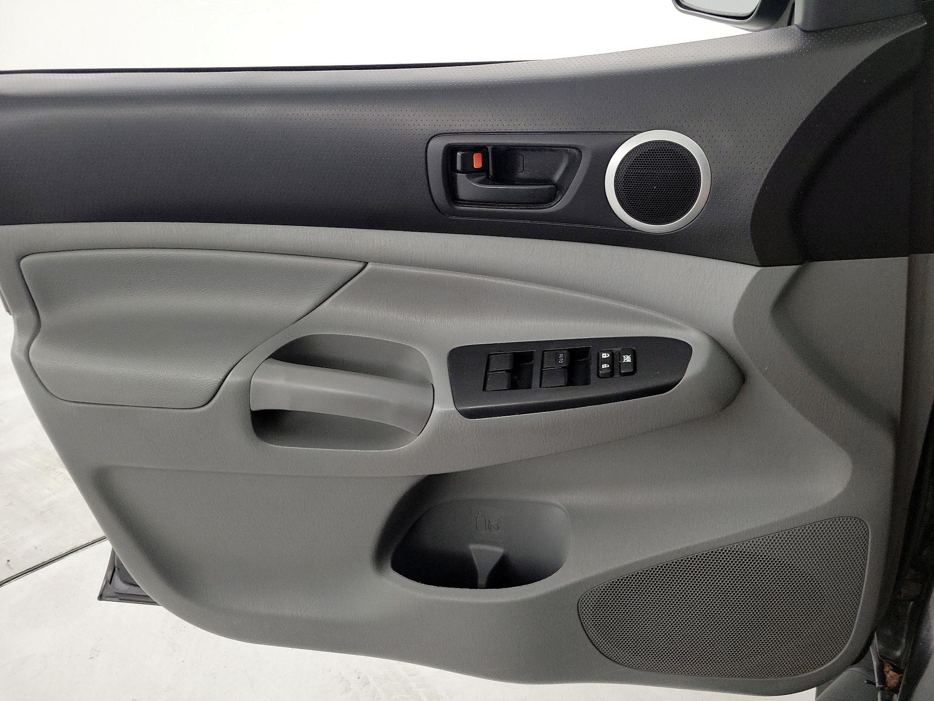 Thumbnail: 2013 Toyota Tacoma - 12