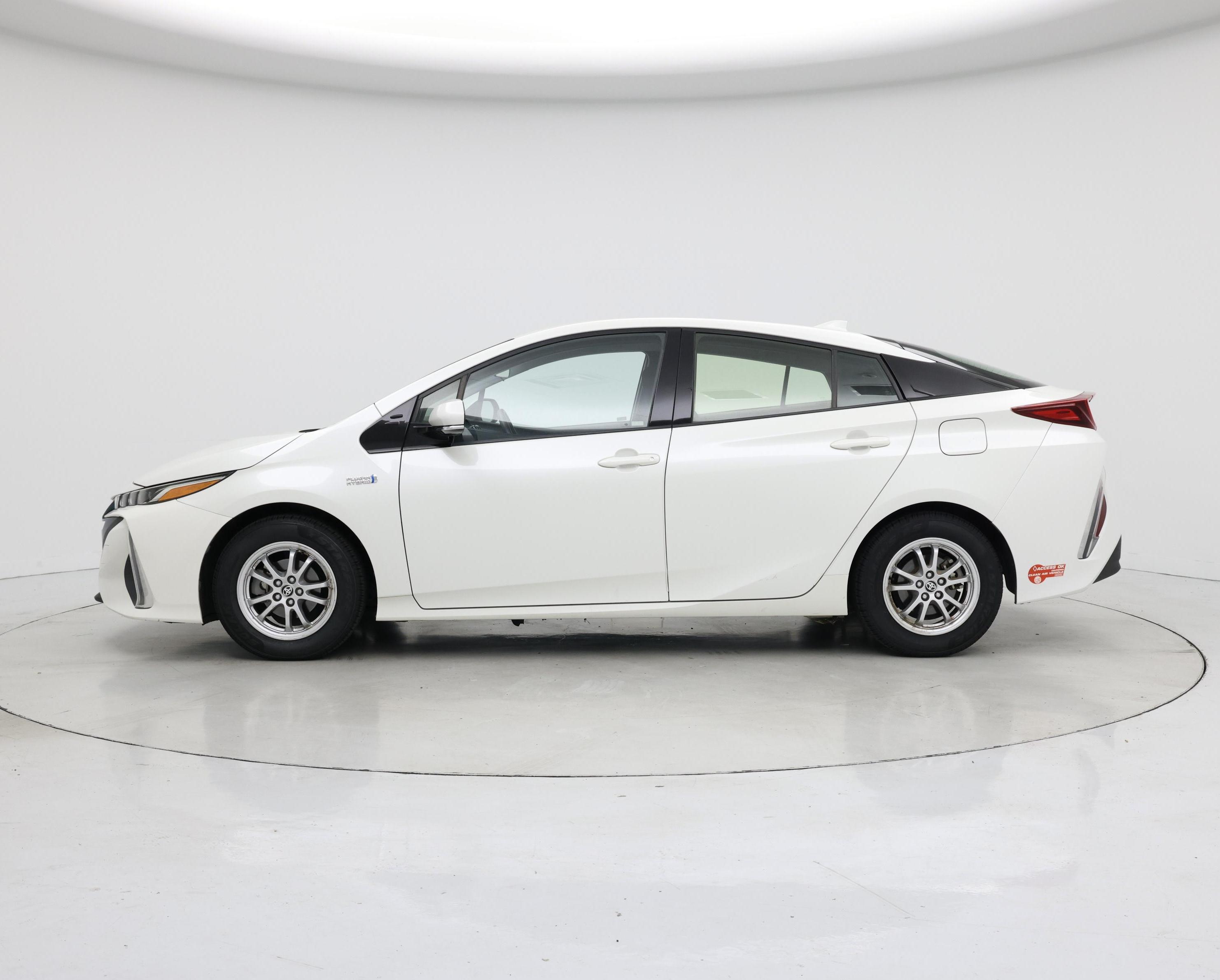 Thumbnail: 2017 Toyota Prius Prime - 3
