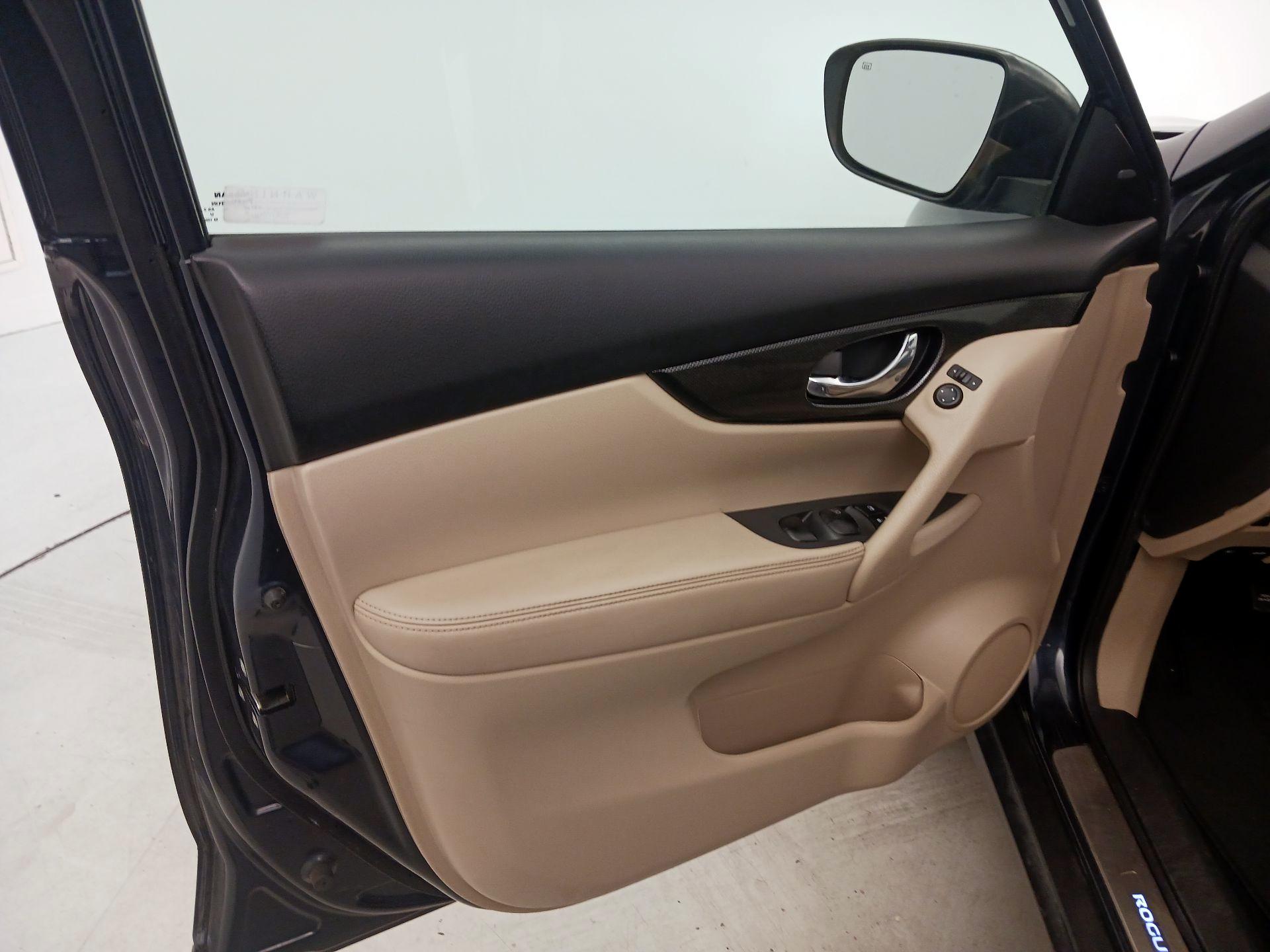 Thumbnail: 2016 Nissan Rogue - 12