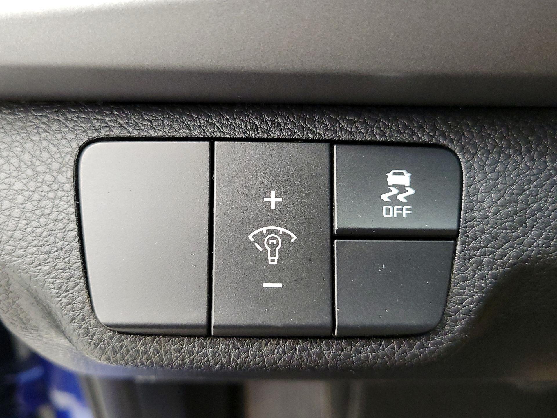 Thumbnail: 2019 Kia Rio - 13
