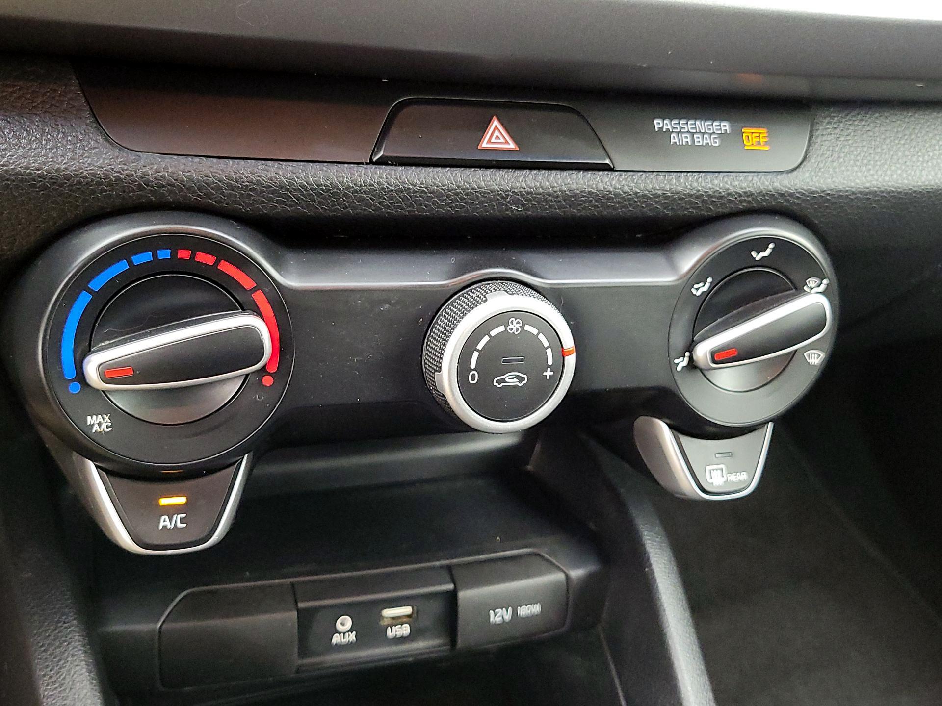 Thumbnail: 2019 Kia Rio - 16