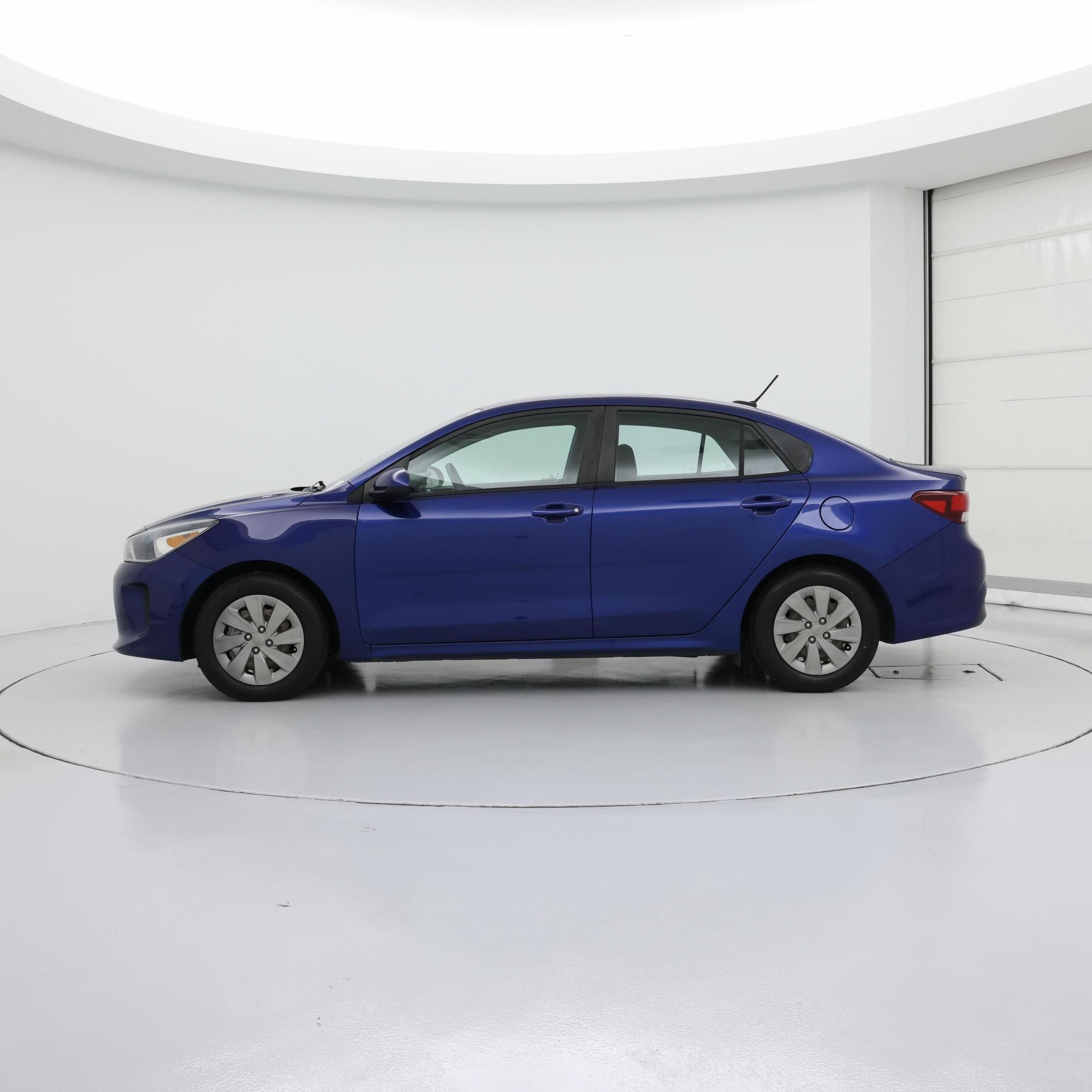 Thumbnail: 2019 Kia Rio - 3