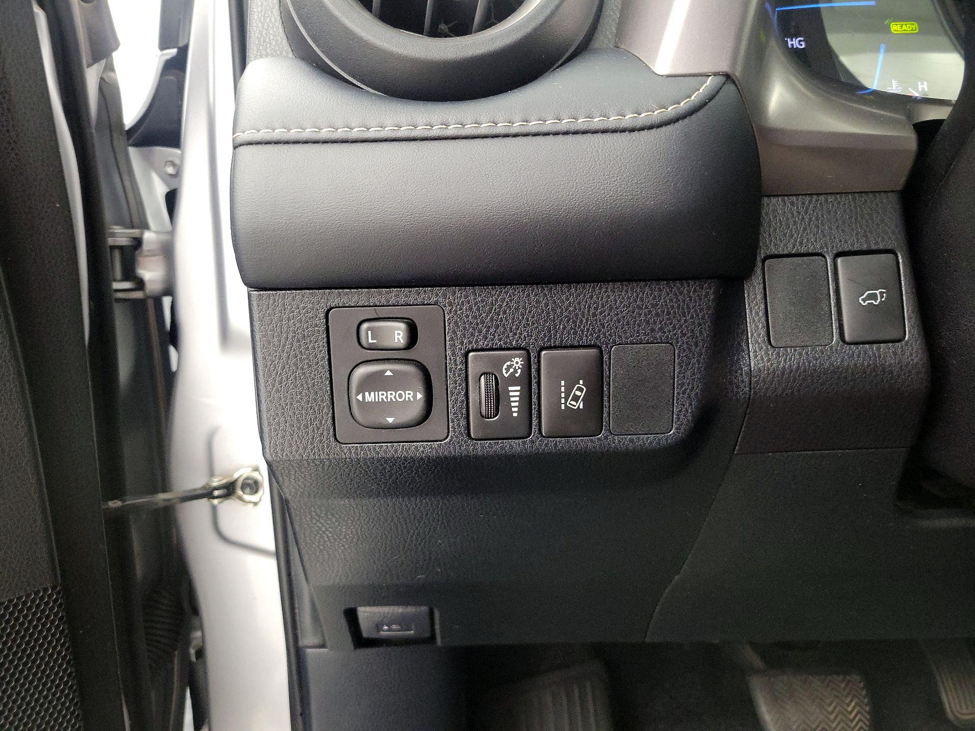 Thumbnail: 2018 Toyota RAV4 - 13