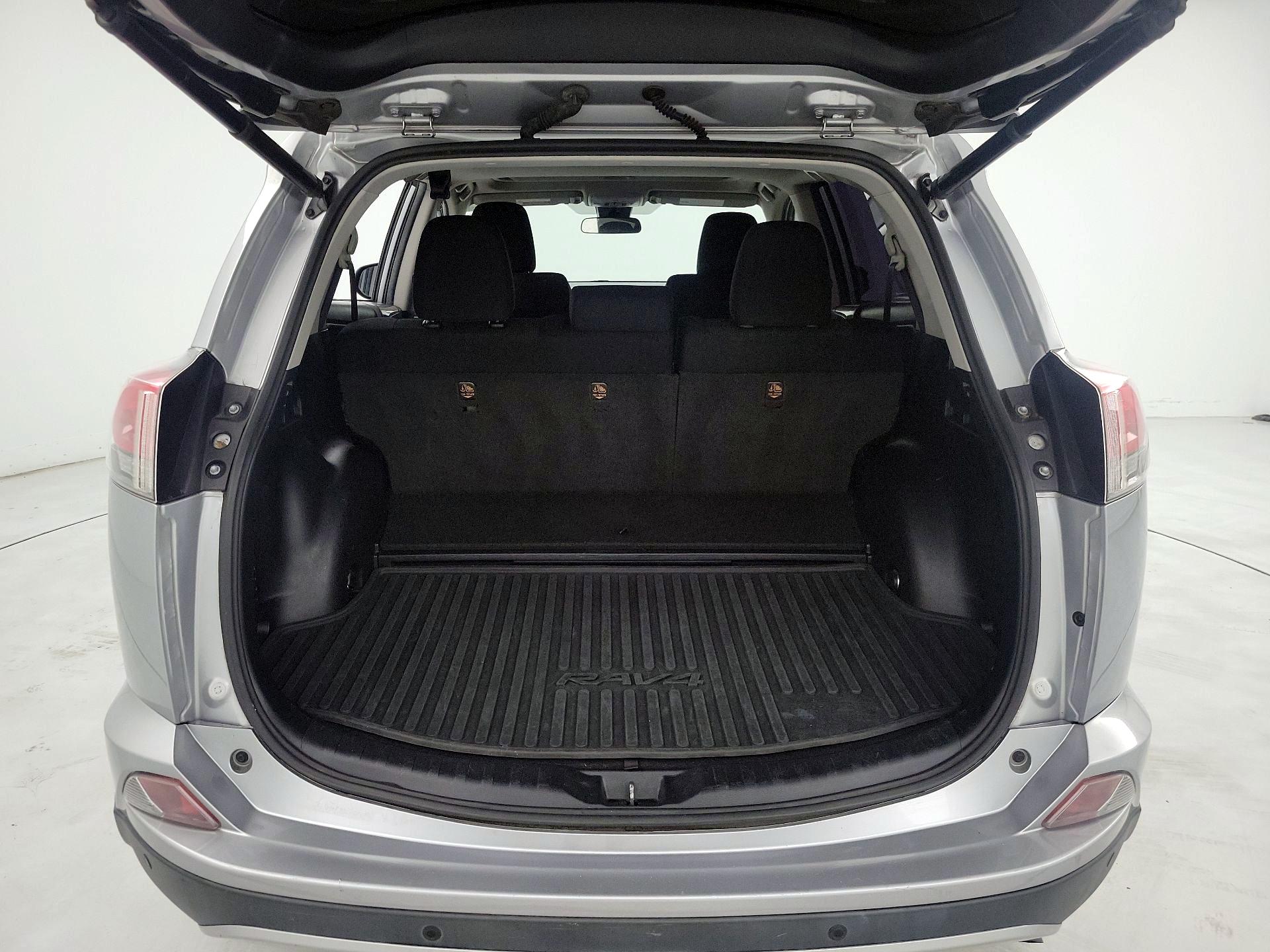 Thumbnail: 2018 Toyota RAV4 - 20