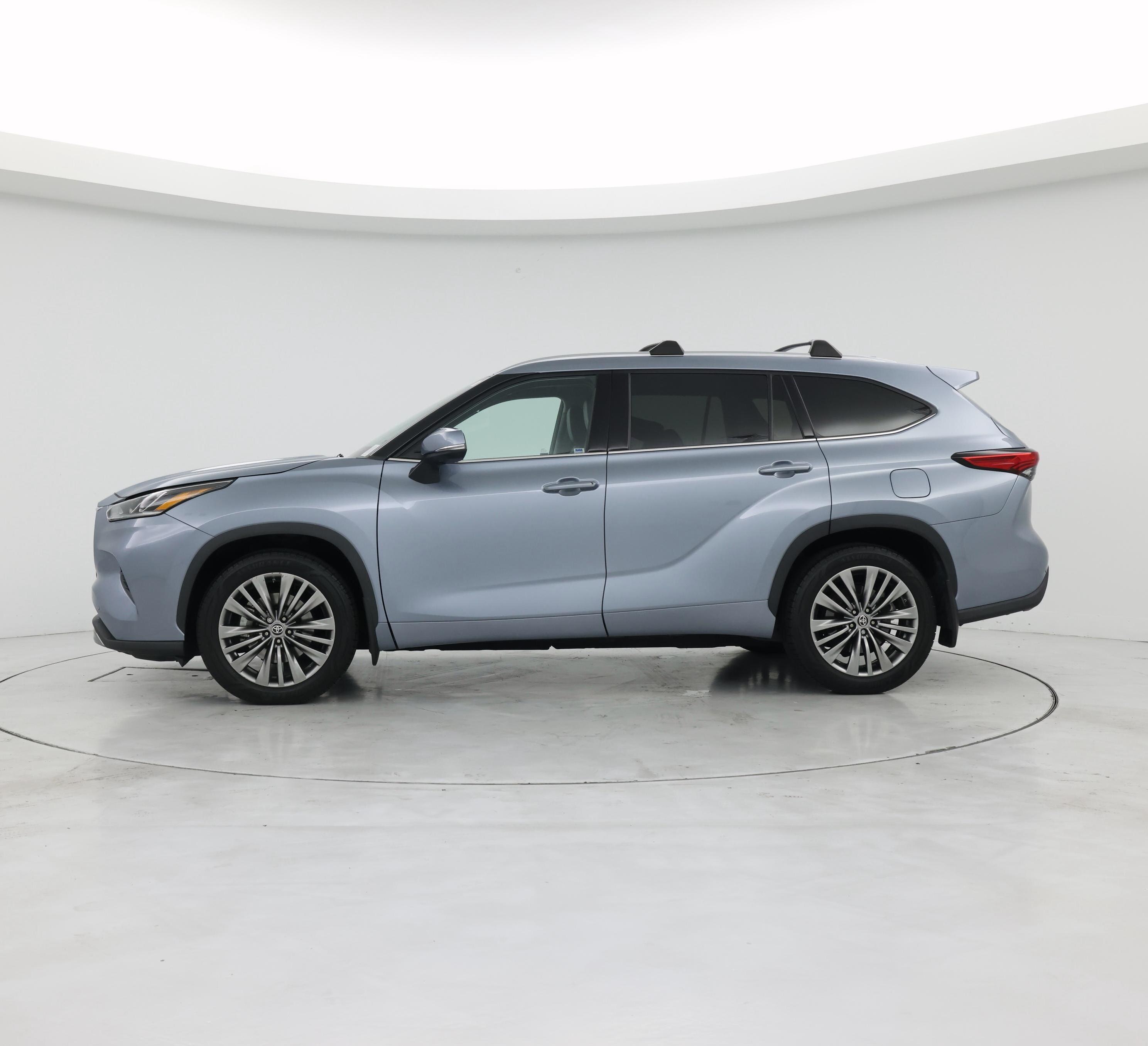 Thumbnail: 2021 Toyota Highlander - 3