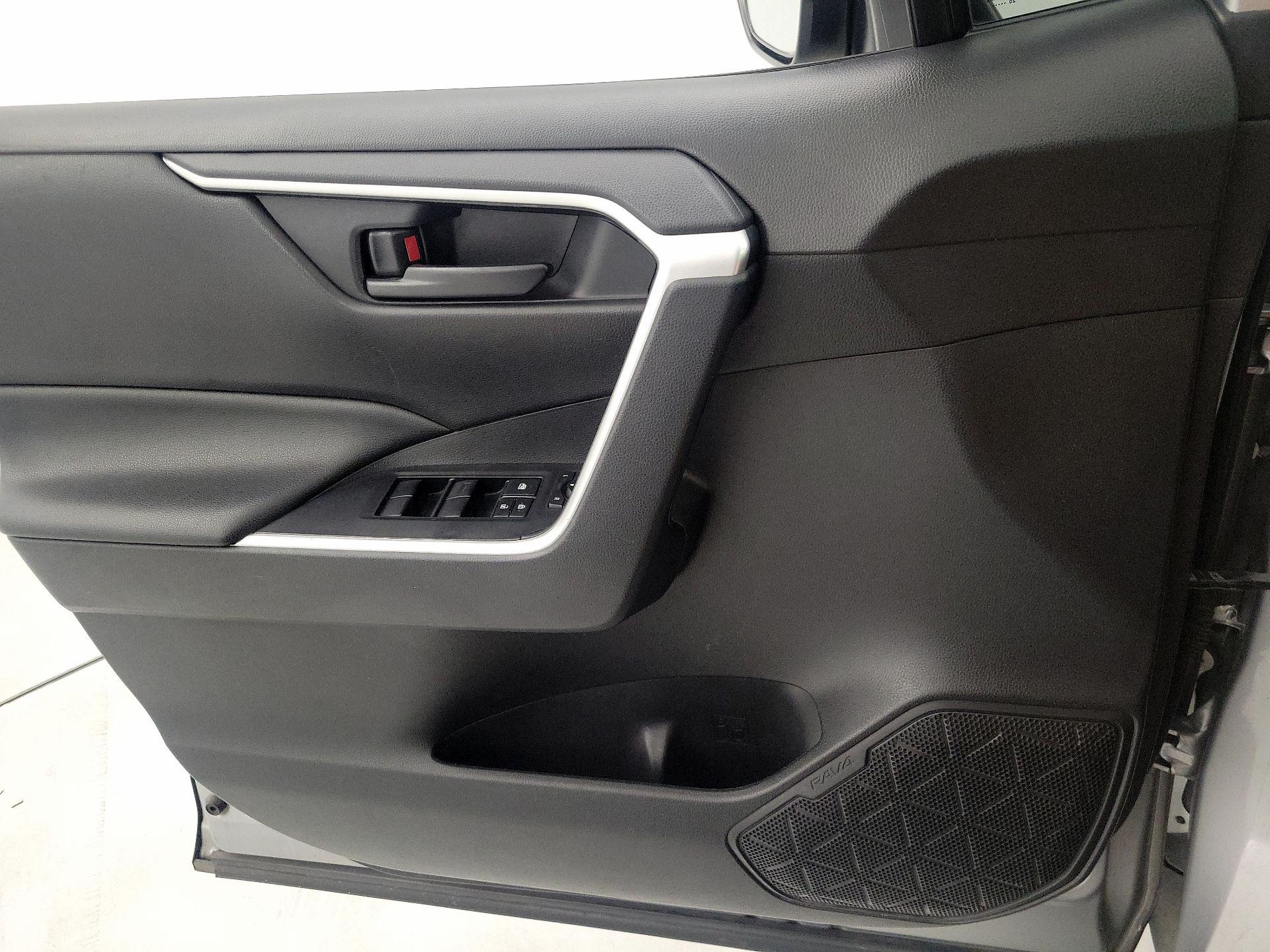 Thumbnail: 2021 Toyota RAV4 - 12