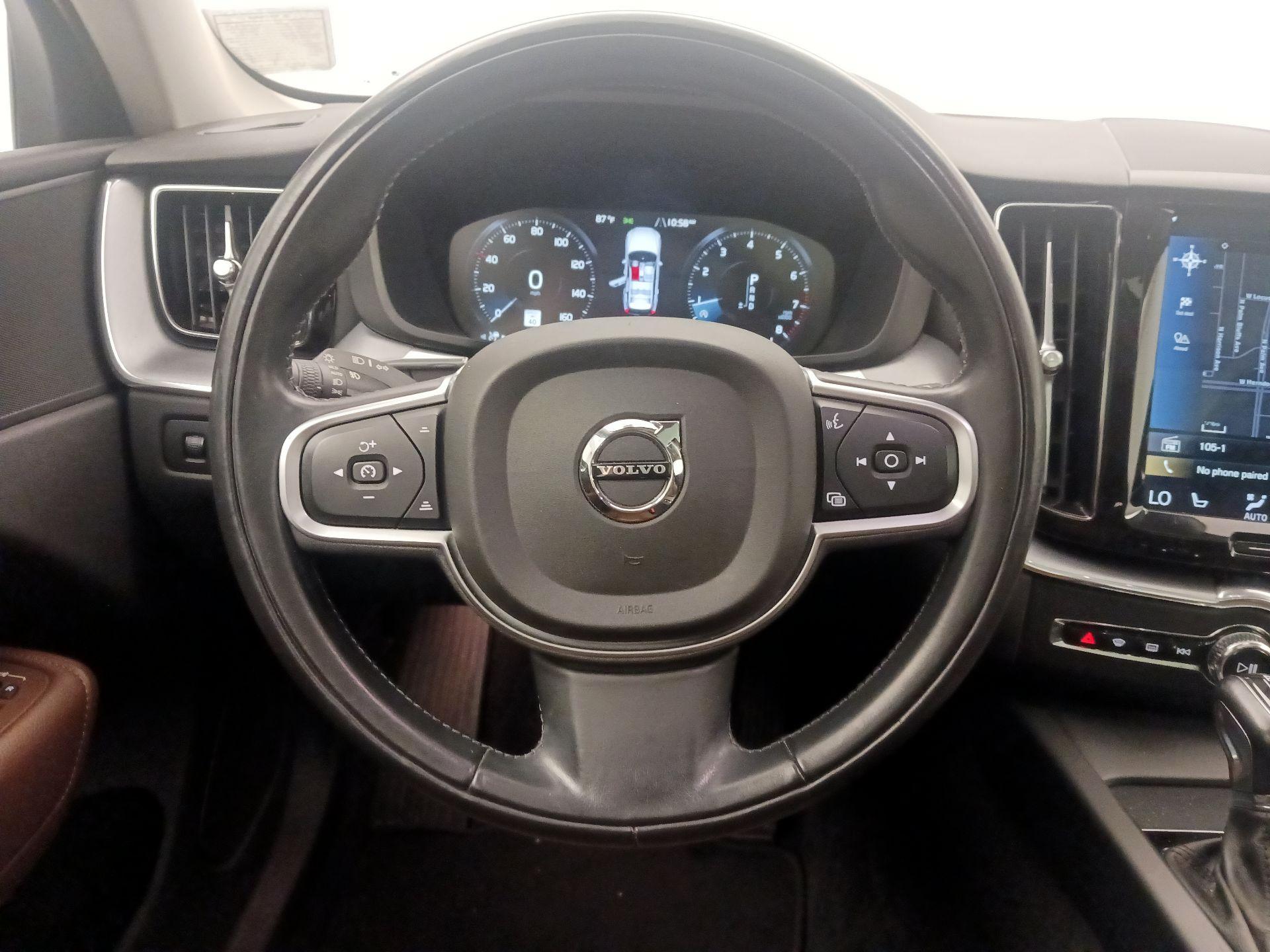 Thumbnail: 2018 Volvo XC60 - 10