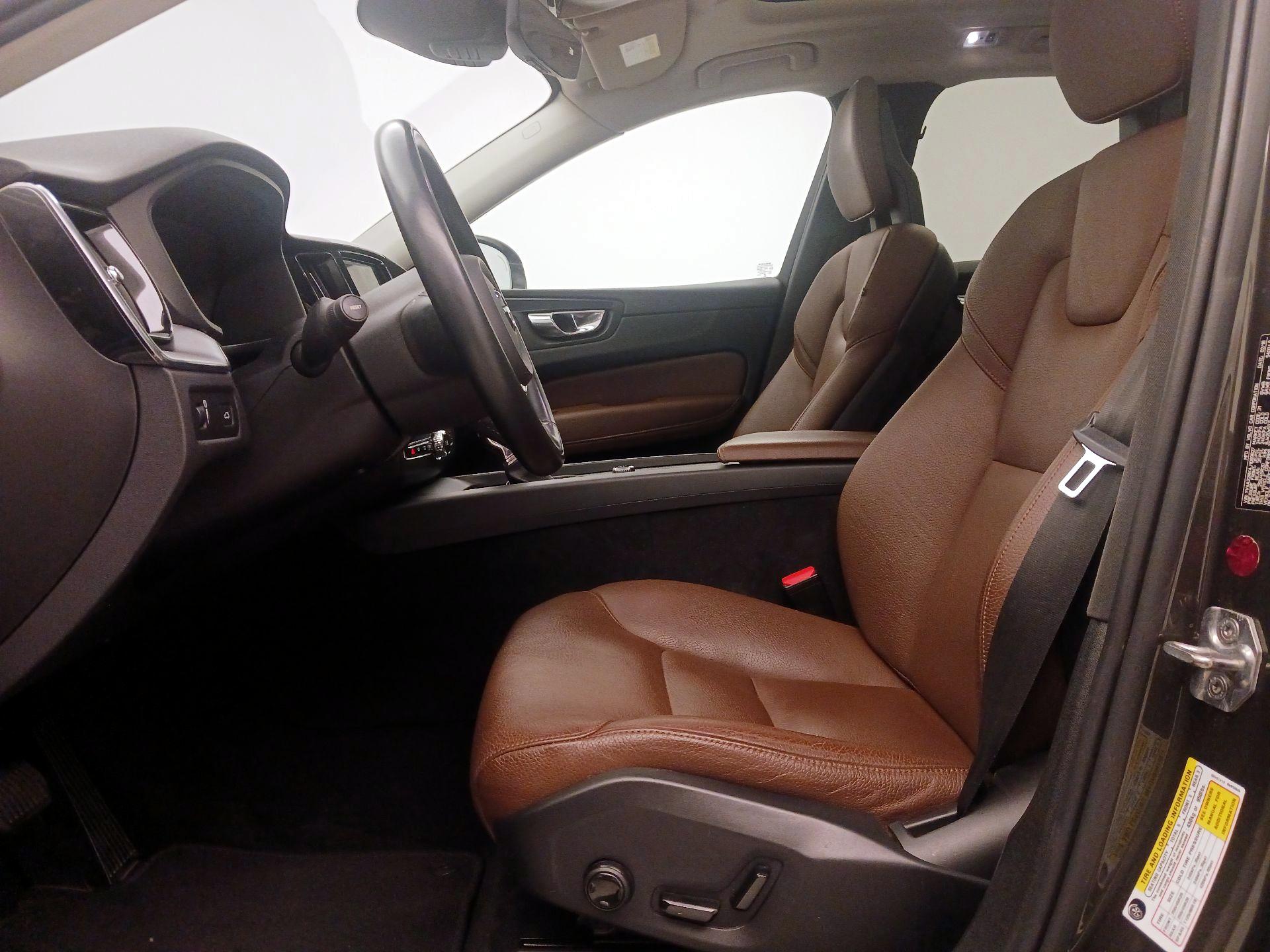Thumbnail: 2018 Volvo XC60 - 11