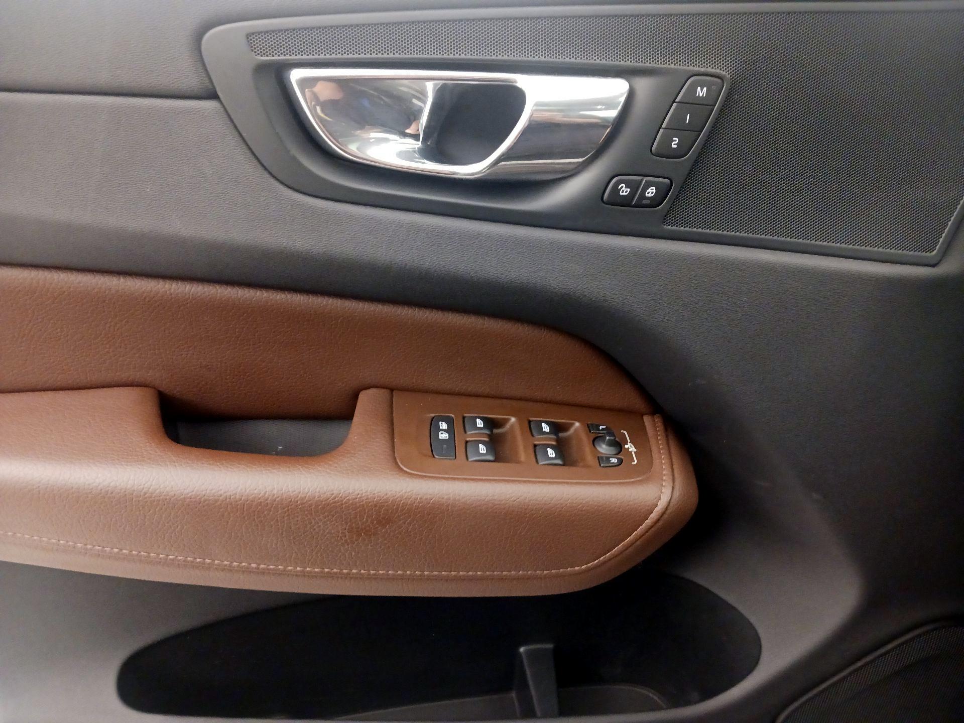 Thumbnail: 2018 Volvo XC60 - 12