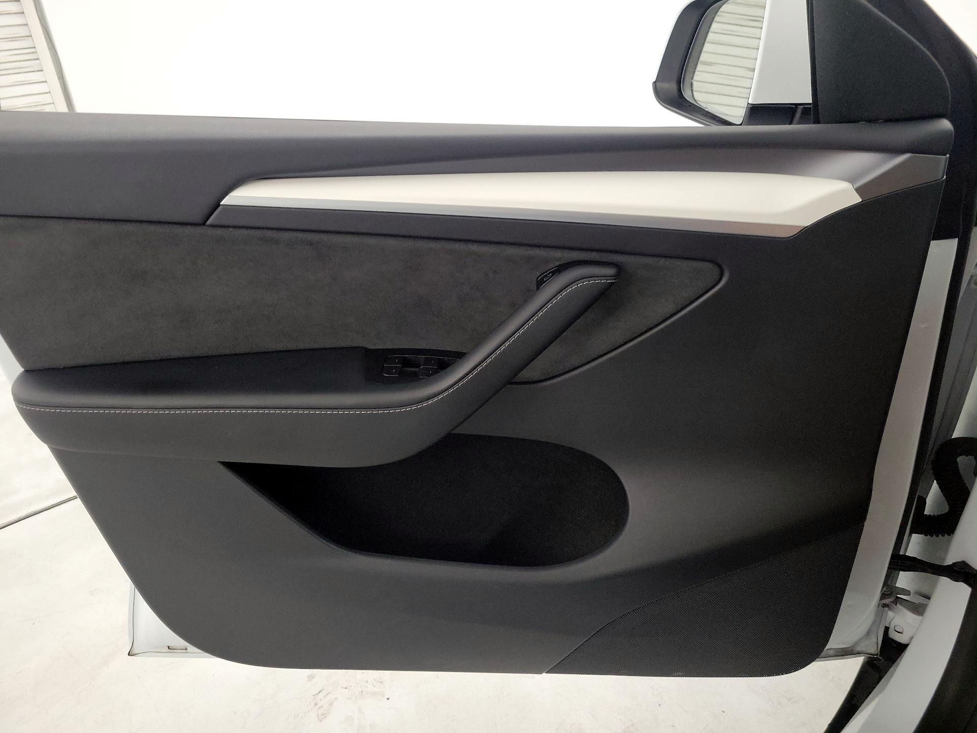 Thumbnail: 2022 Tesla Model Y - 12