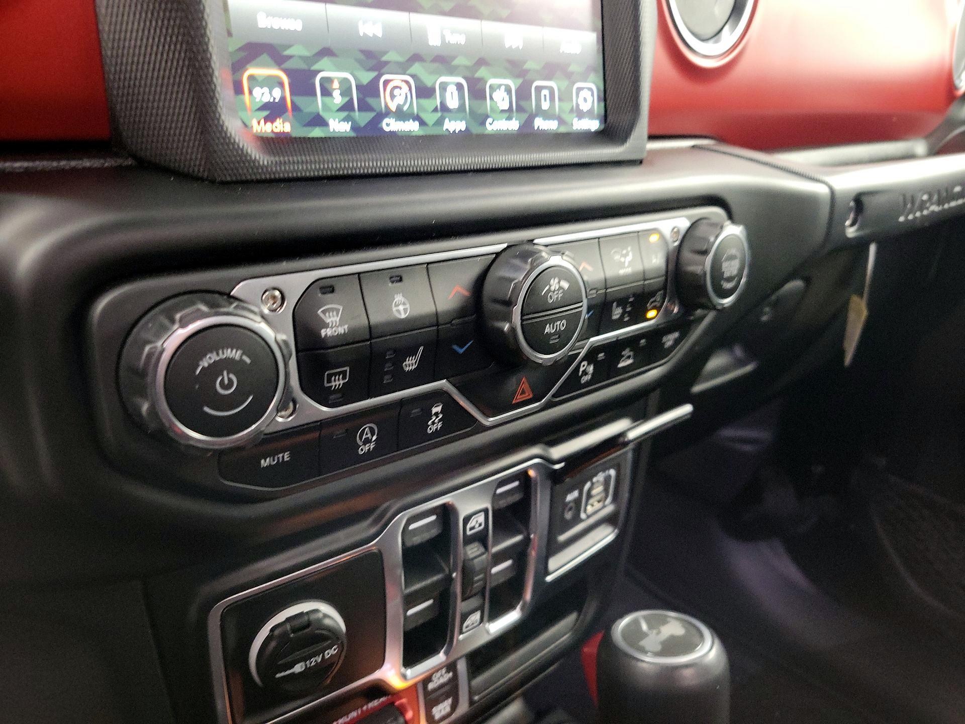 Thumbnail: 2022 Jeep Wrangler - 17