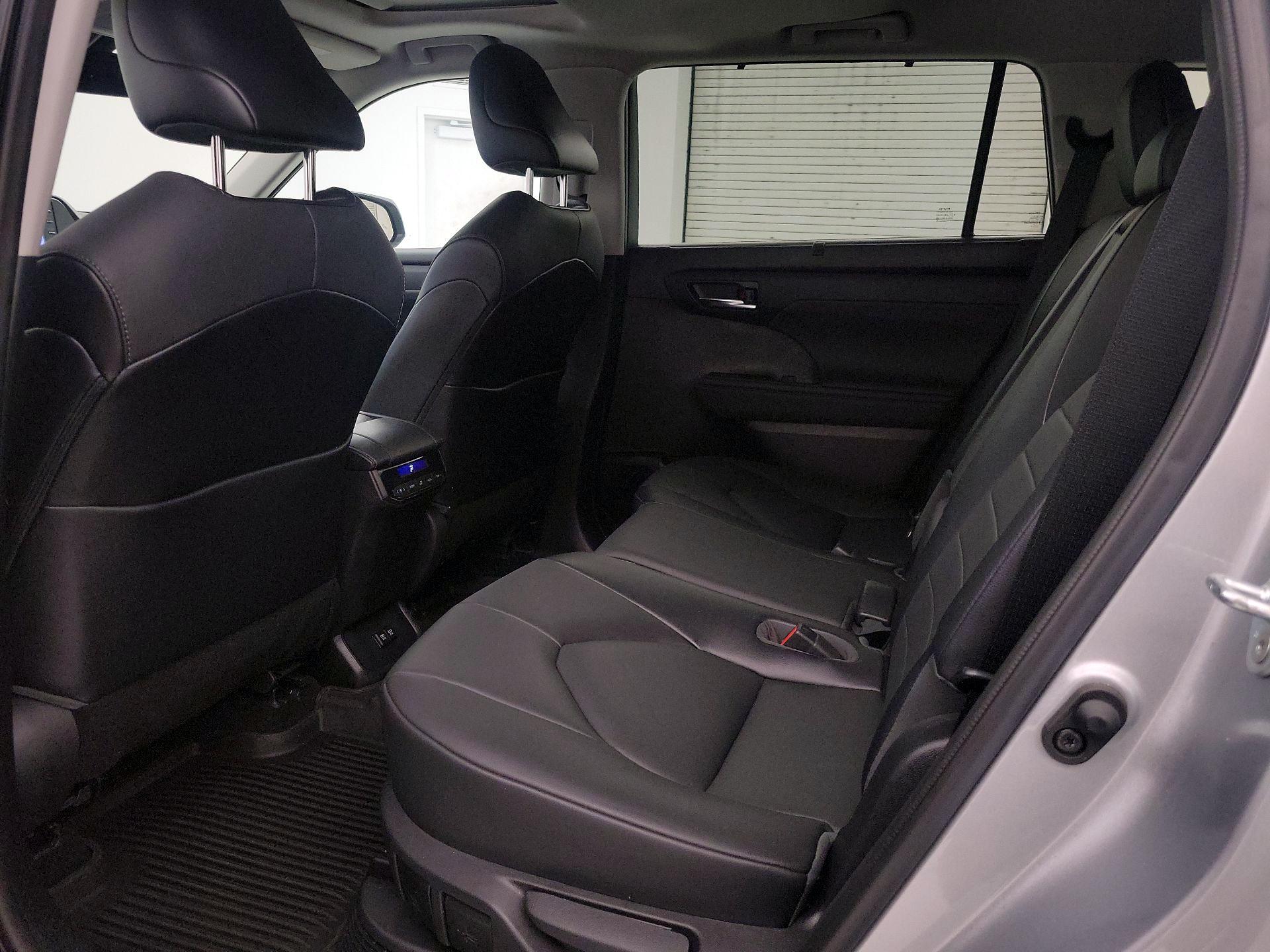 Thumbnail: 2021 Toyota Highlander - 20