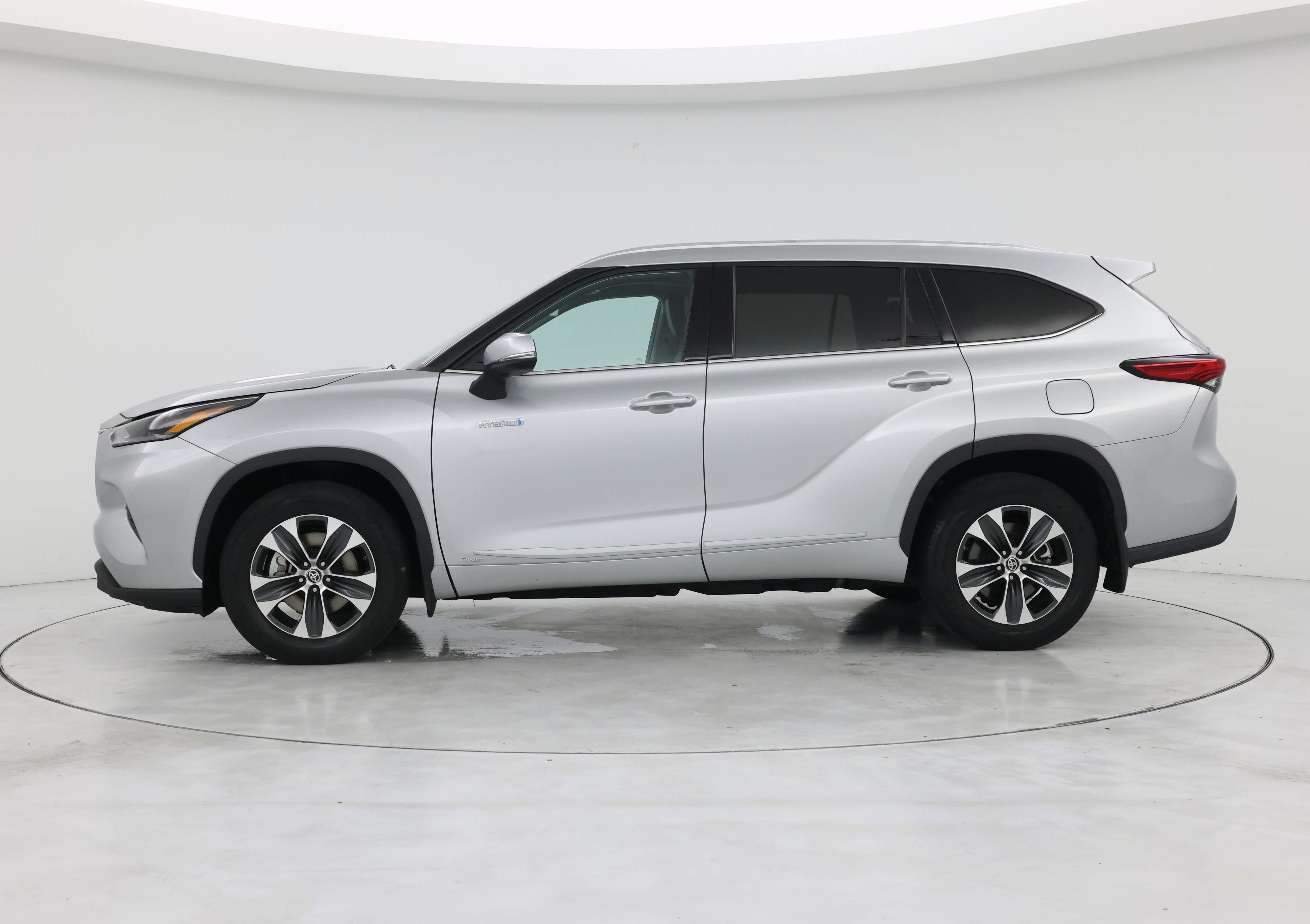 Thumbnail: 2021 Toyota Highlander - 3