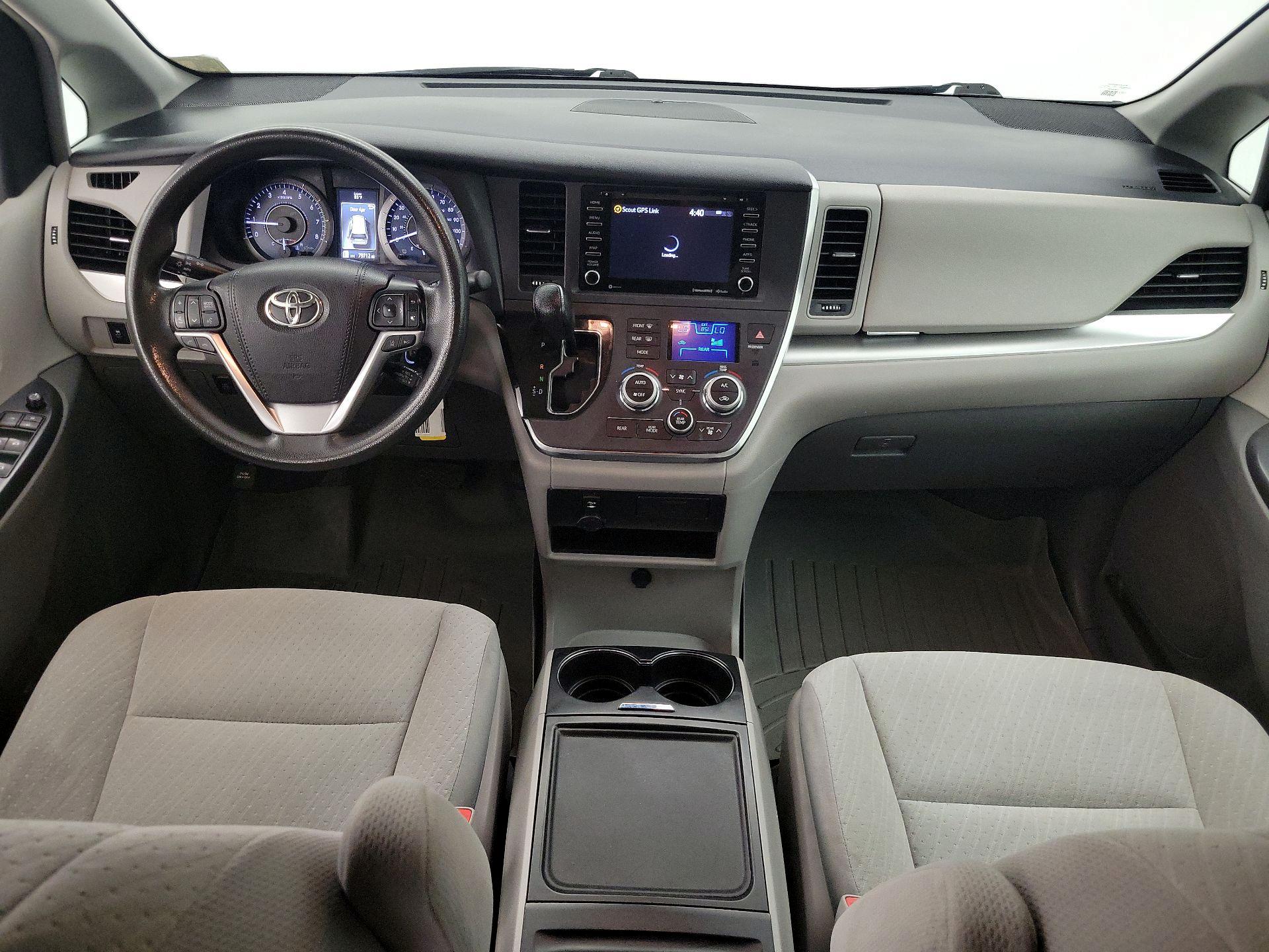 Thumbnail: 2019 Toyota Sienna - 9