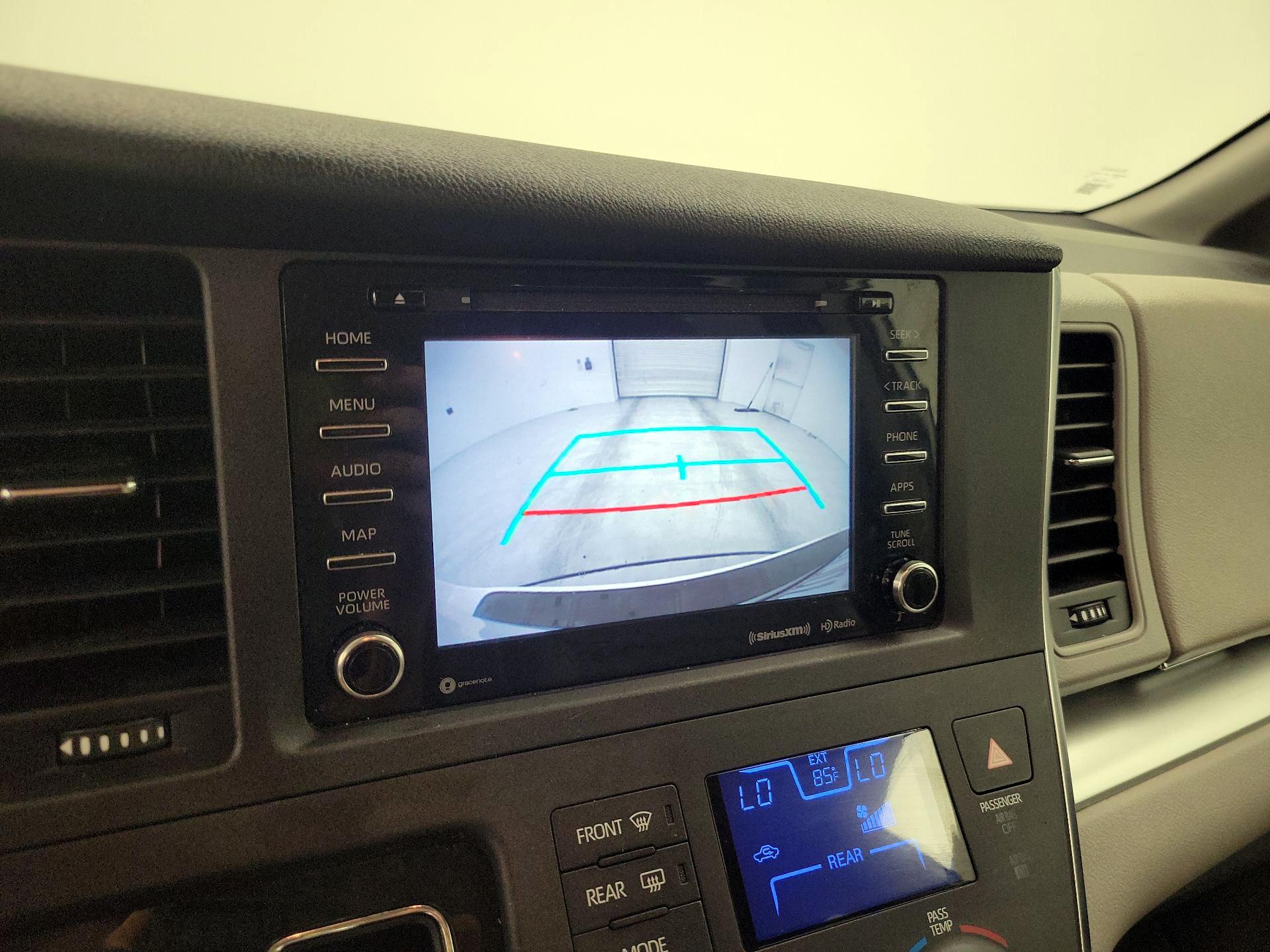 Thumbnail: 2019 Toyota Sienna - 14