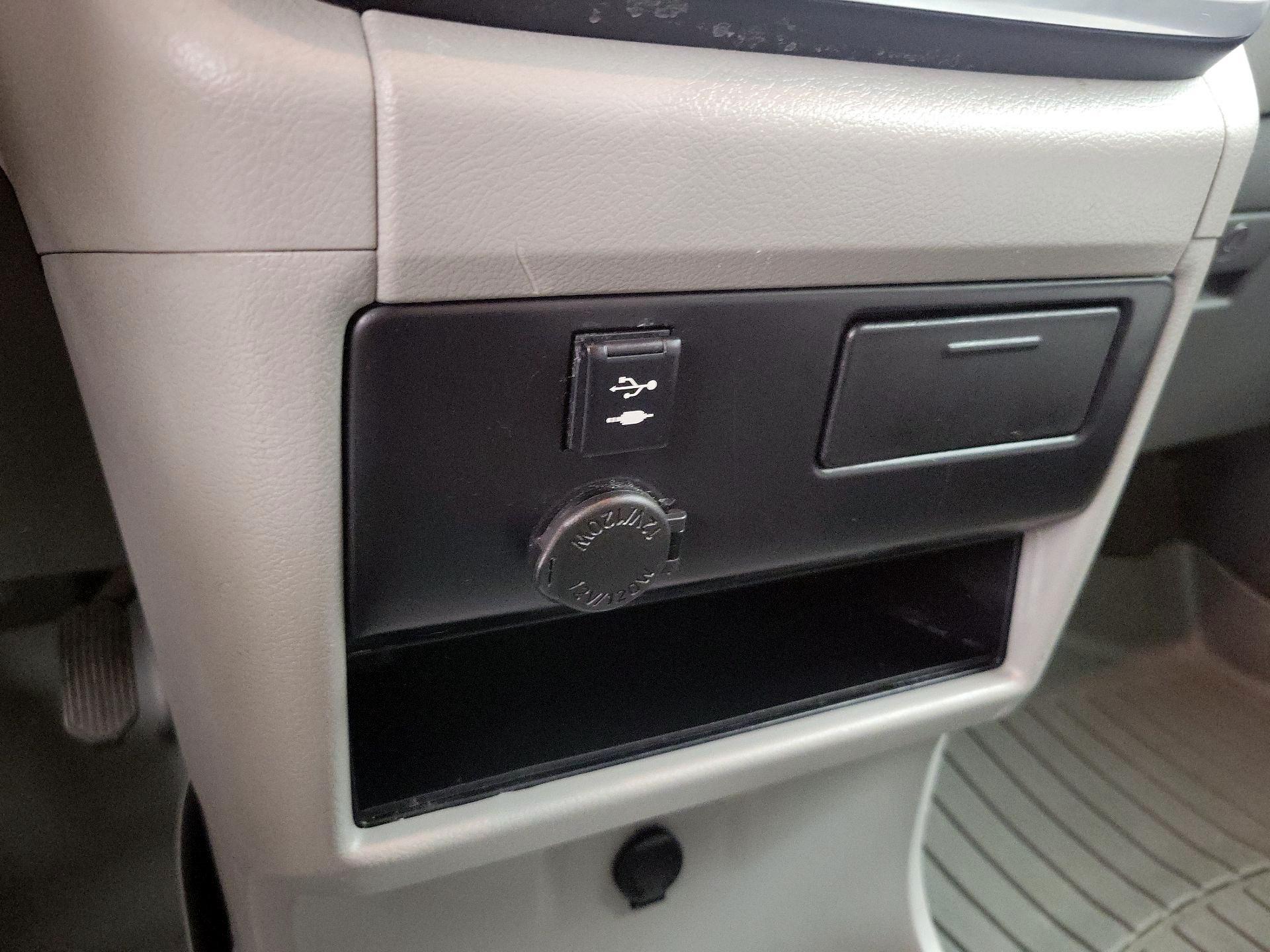 Thumbnail: 2019 Toyota Sienna - 18