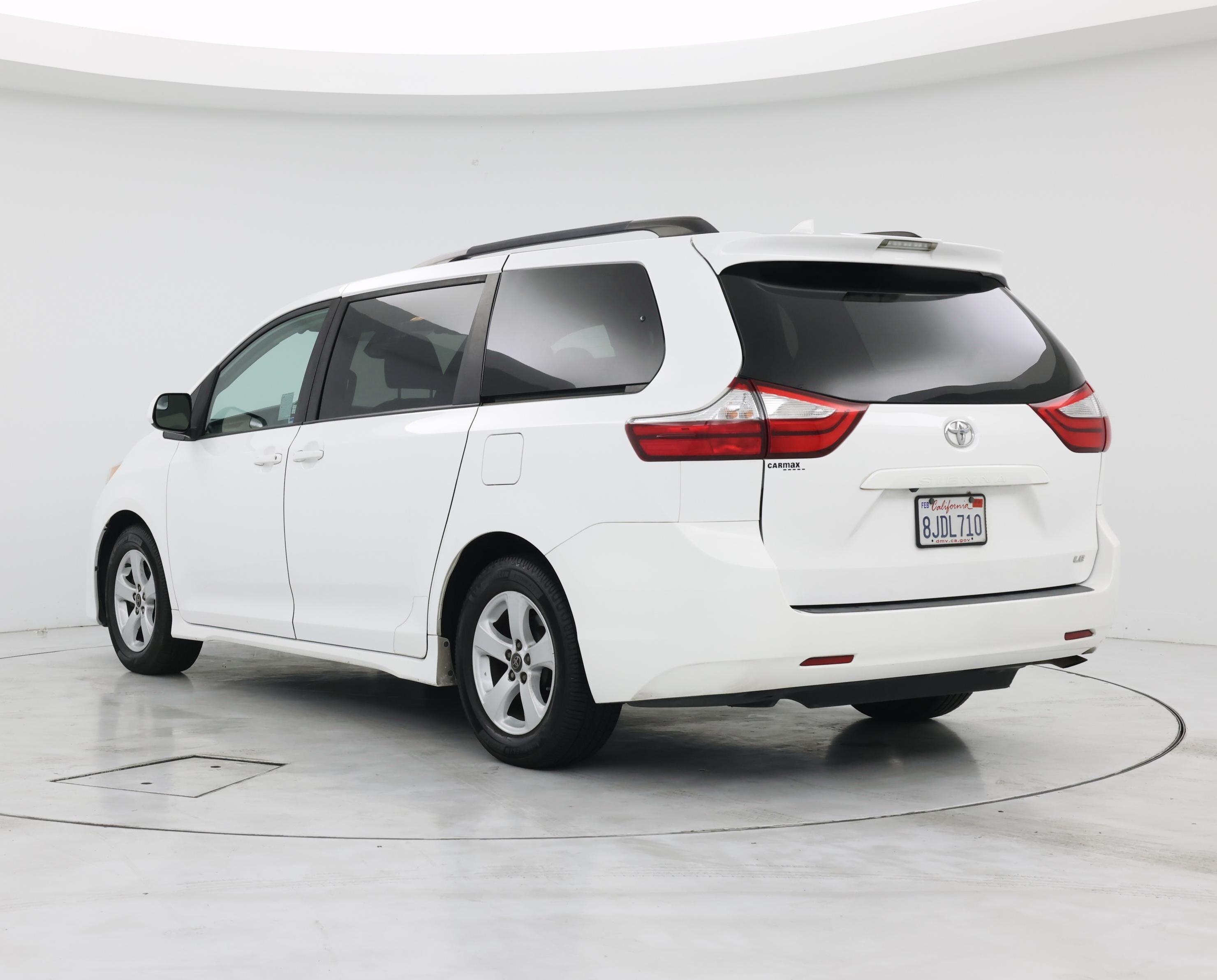 Thumbnail: 2019 Toyota Sienna - 2