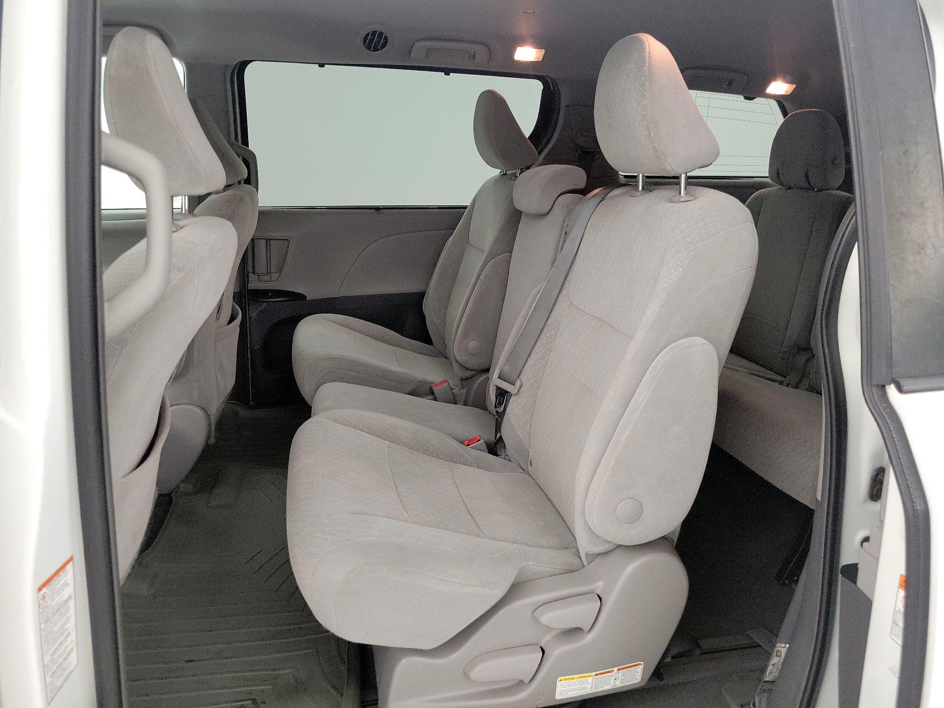 Thumbnail: 2019 Toyota Sienna - 19