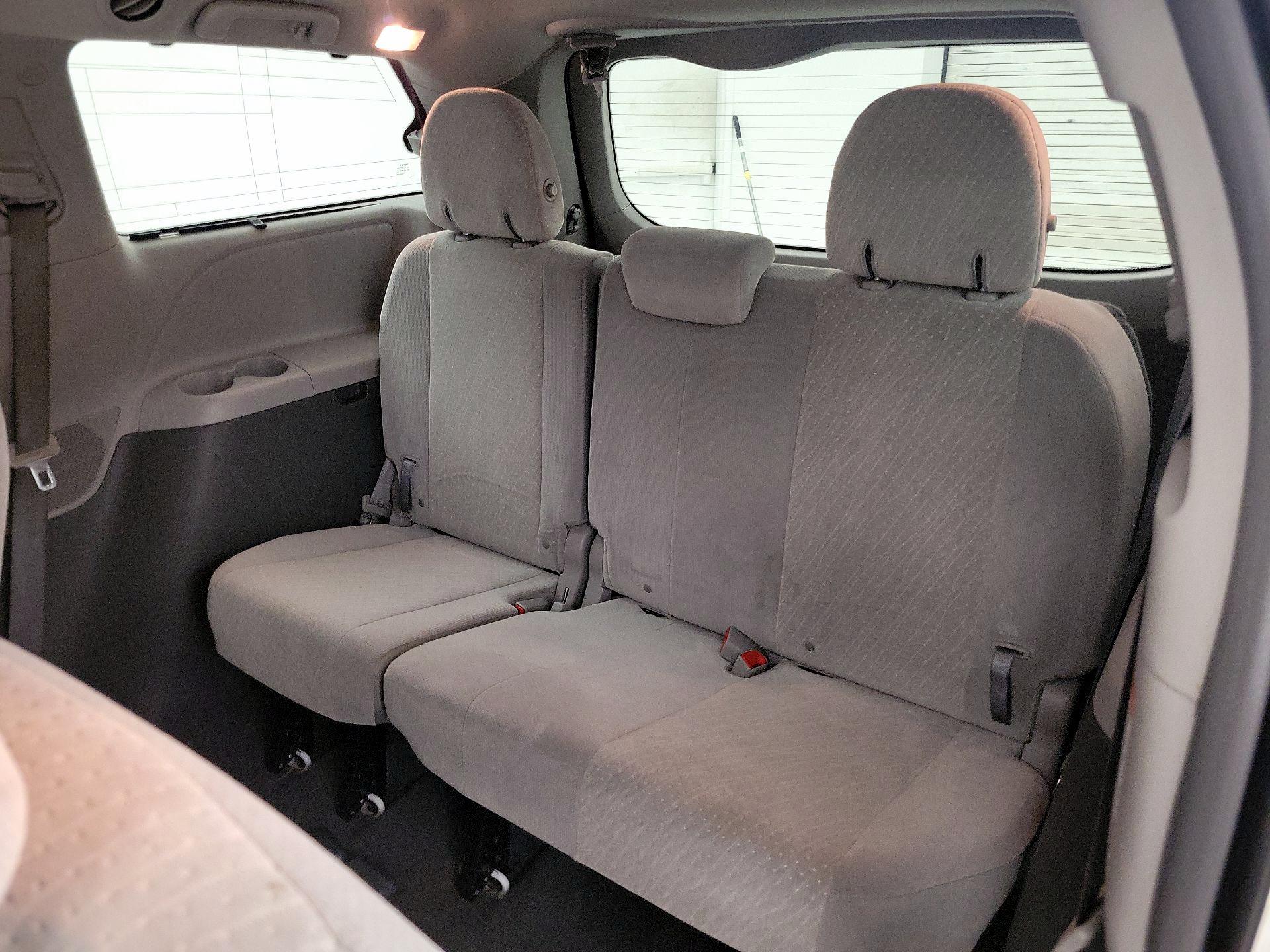 Thumbnail: 2019 Toyota Sienna - 20