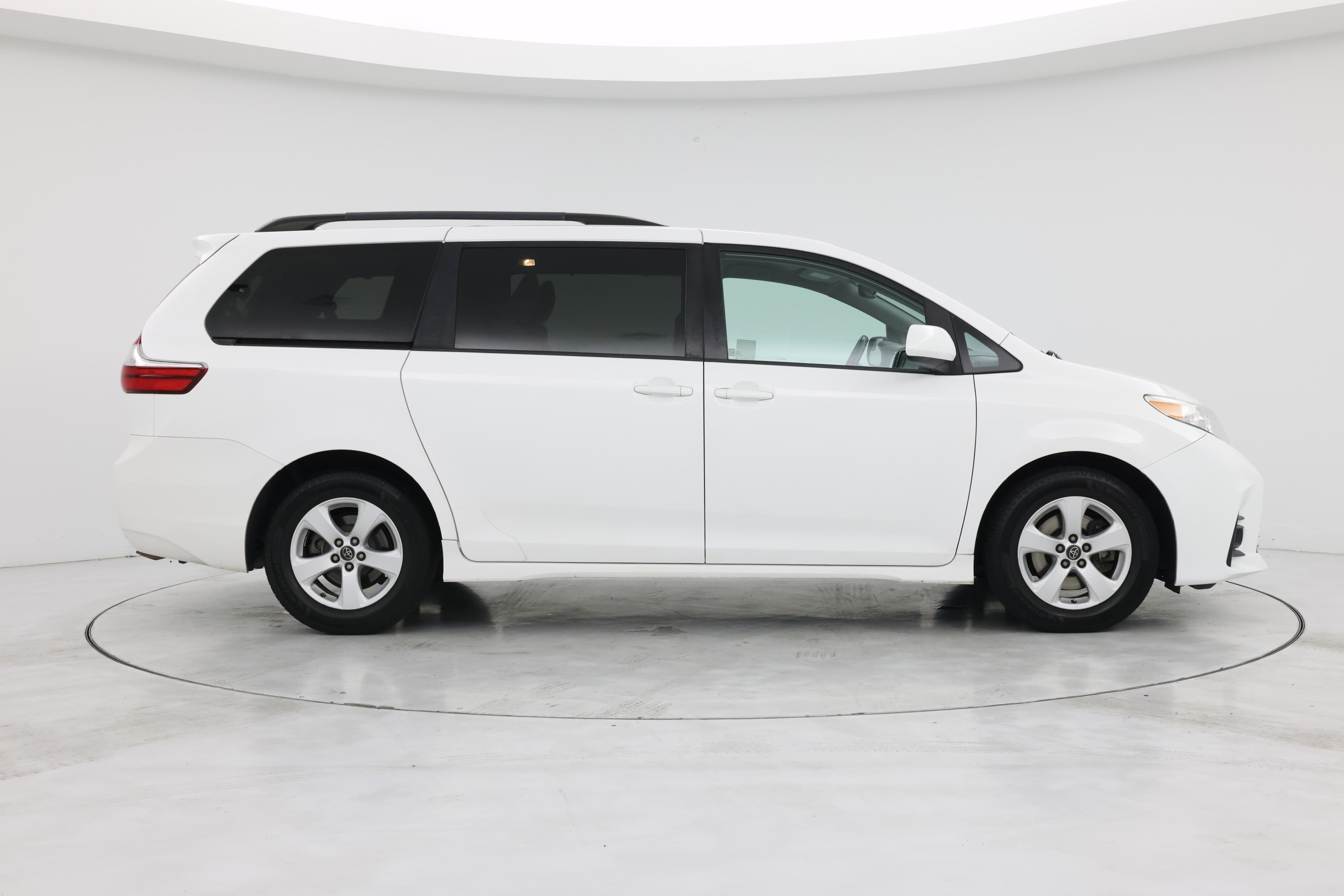 Thumbnail: 2019 Toyota Sienna - 7