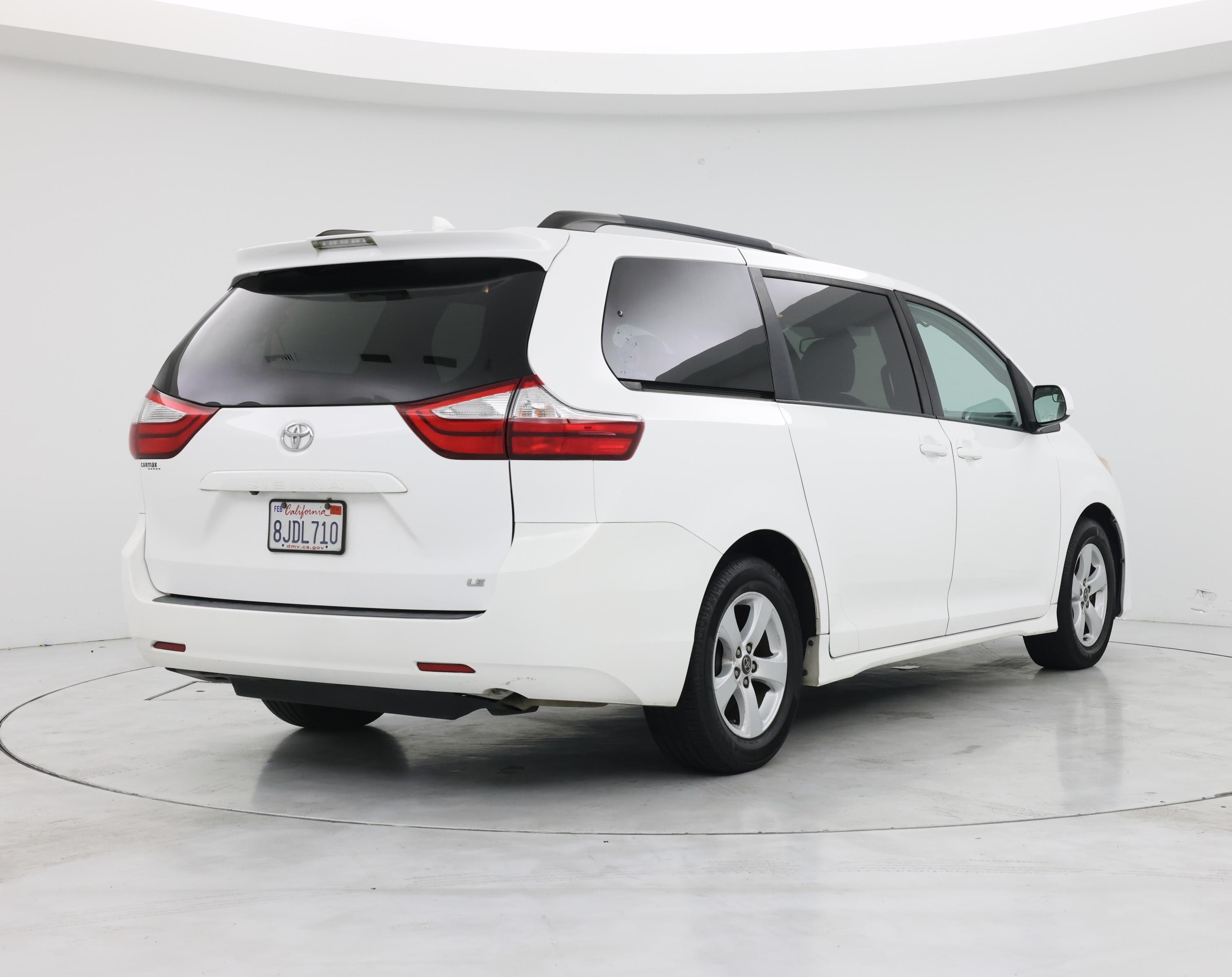 Thumbnail: 2019 Toyota Sienna - 8