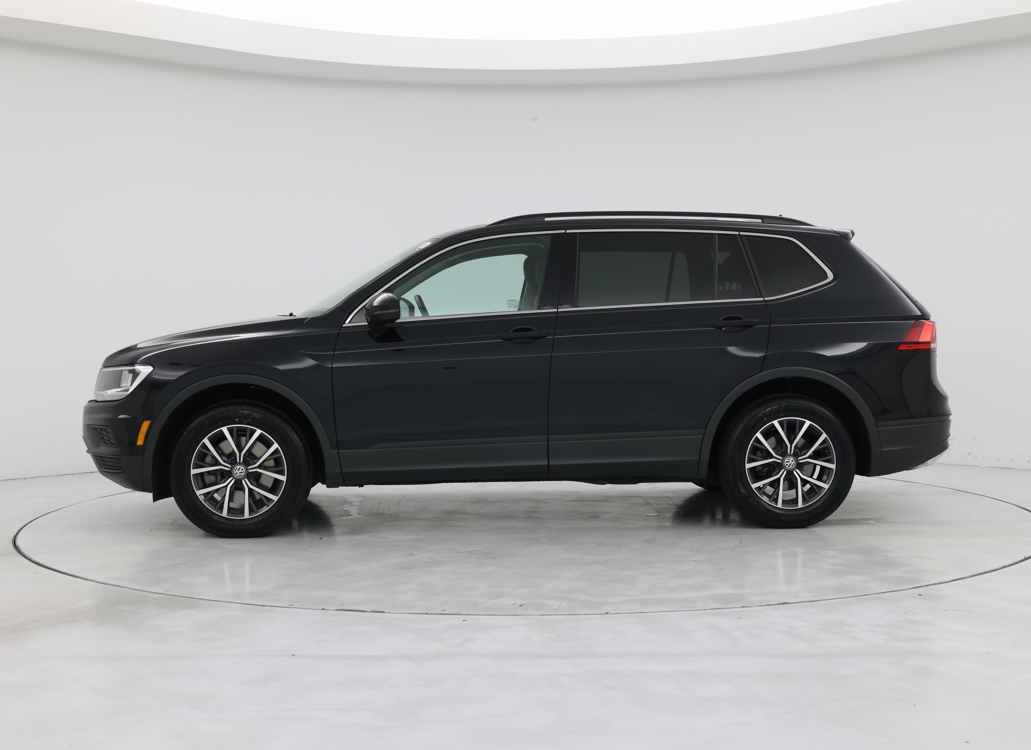 Thumbnail: 2019 Volkswagen Tiguan - 3