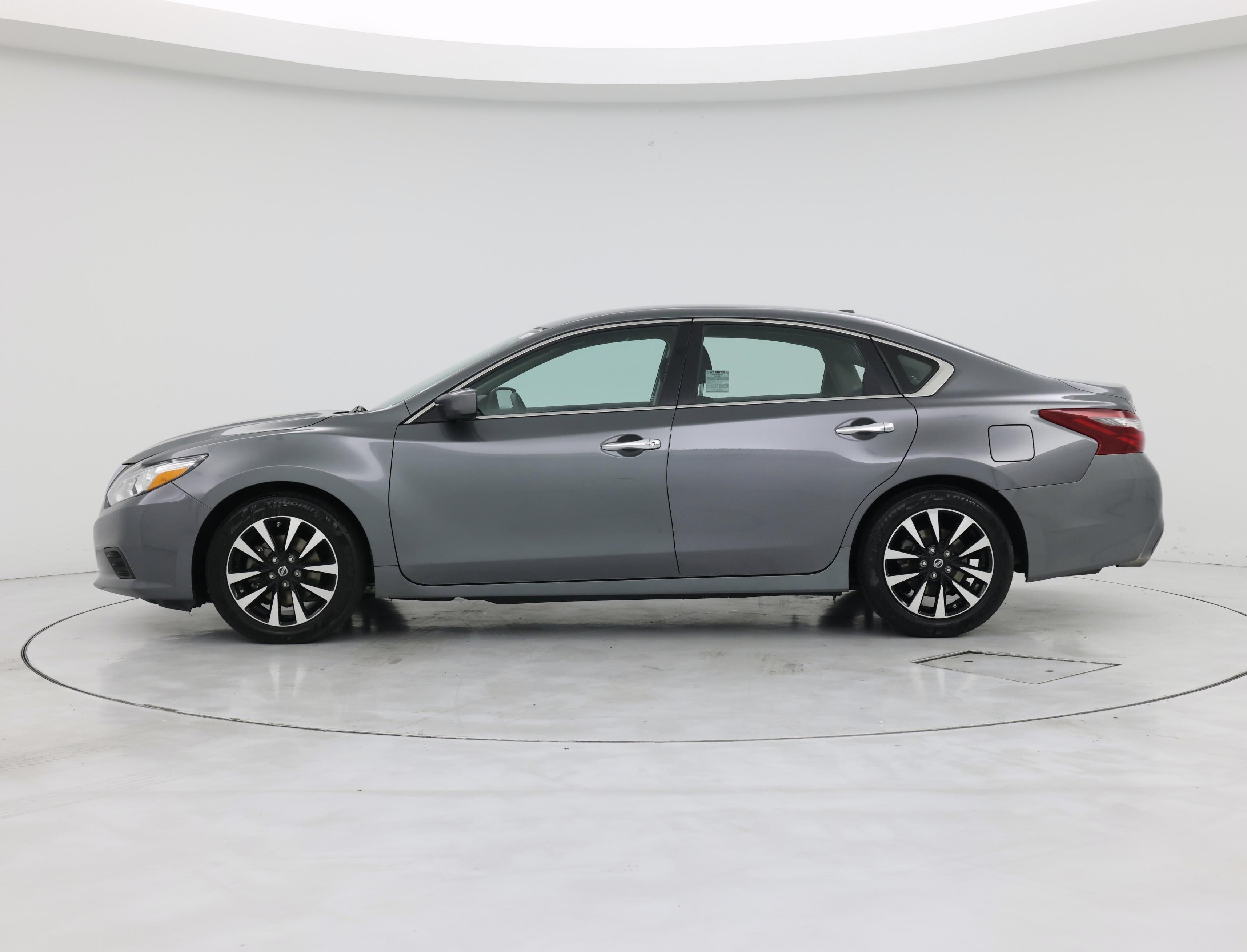 Thumbnail: 2018 Nissan Altima - 3