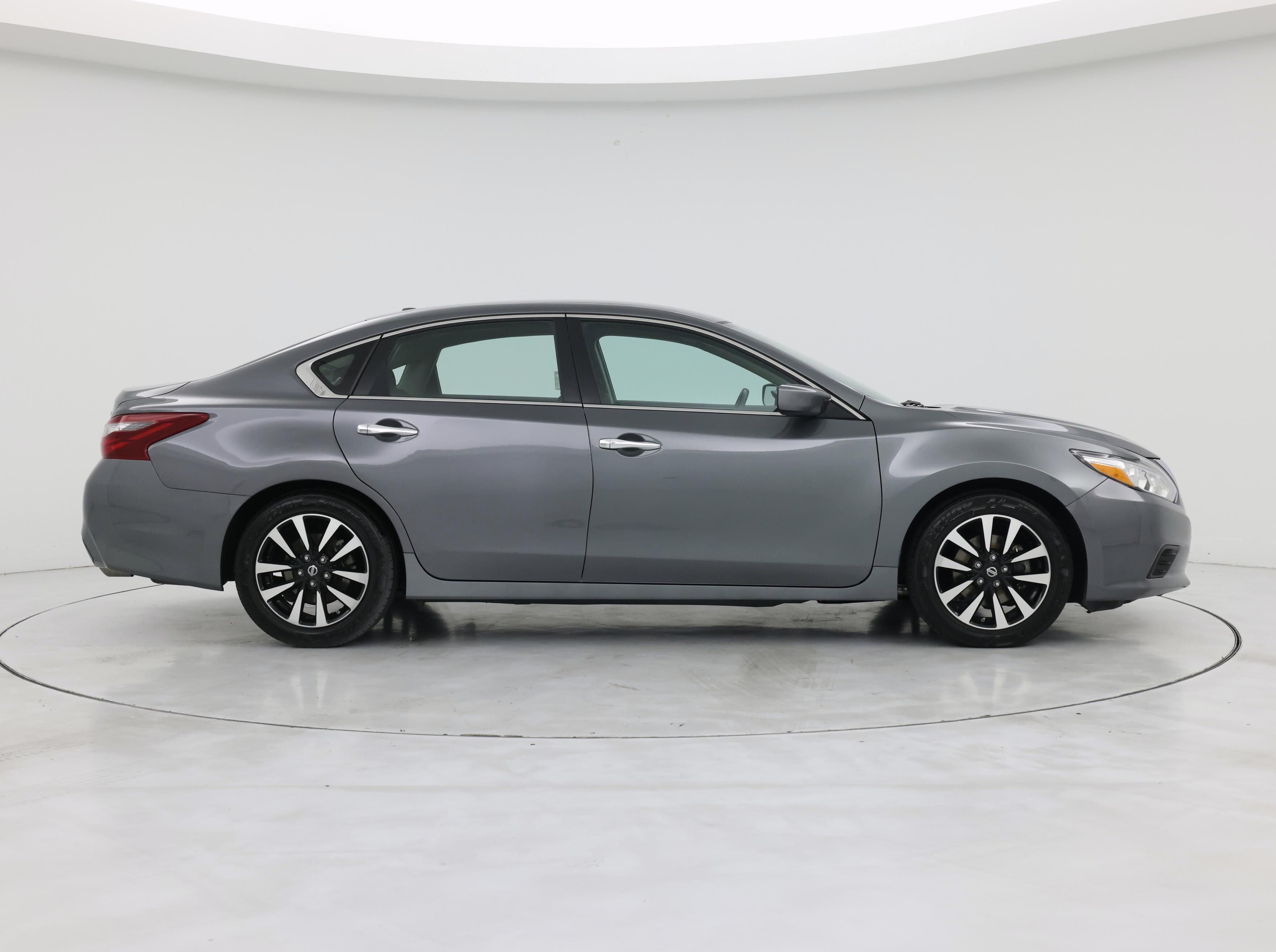 Thumbnail: 2018 Nissan Altima - 7