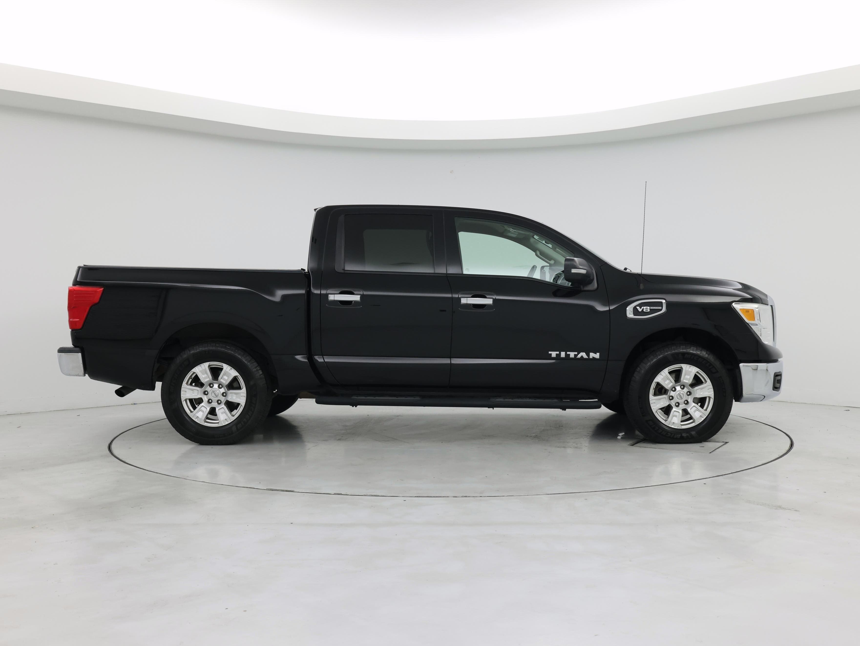 Thumbnail: 2017 Nissan Titan - 7