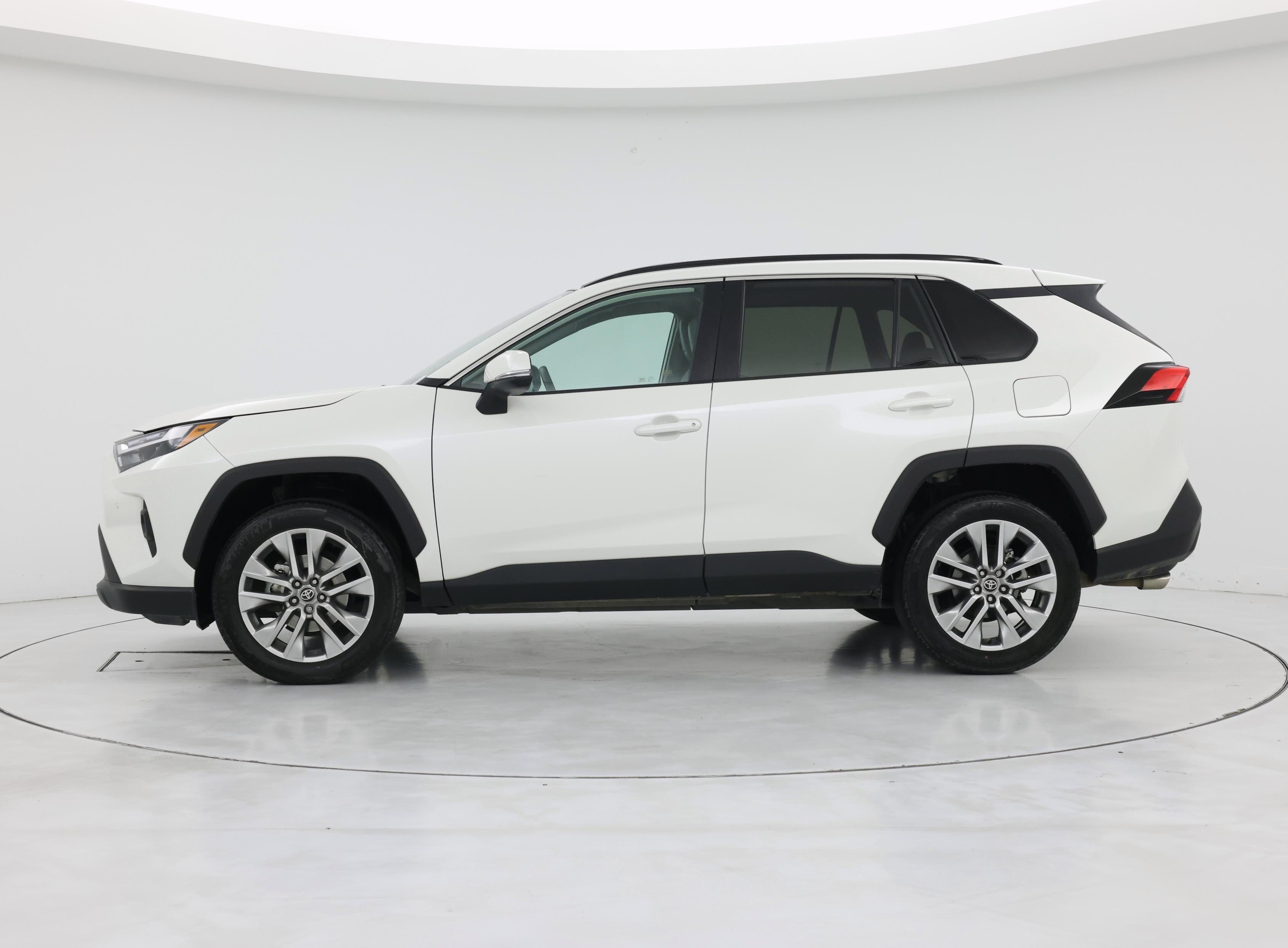 Thumbnail: 2022 Toyota RAV4 - 3