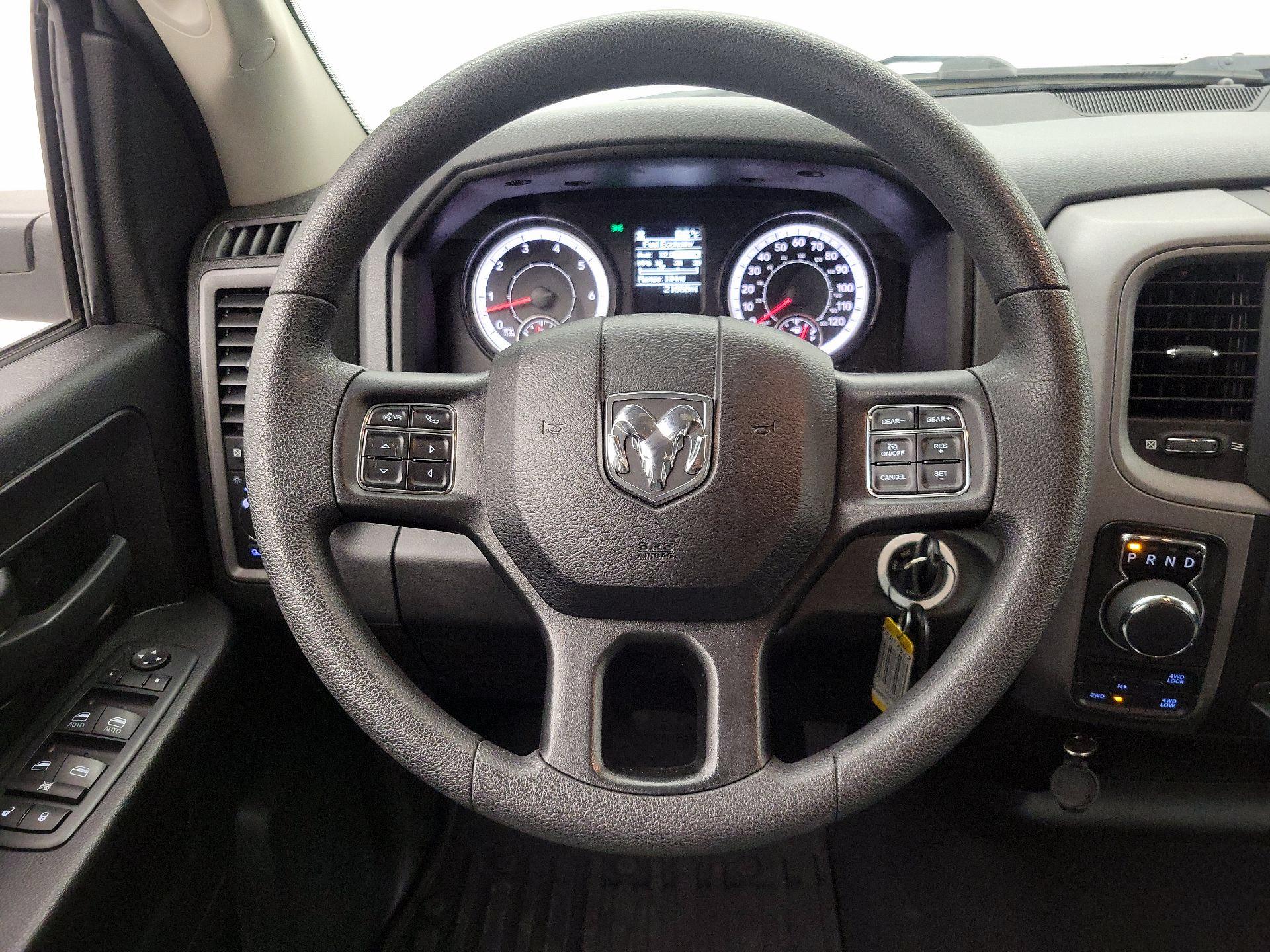 Thumbnail: 2020 RAM 1500 Classic - 10