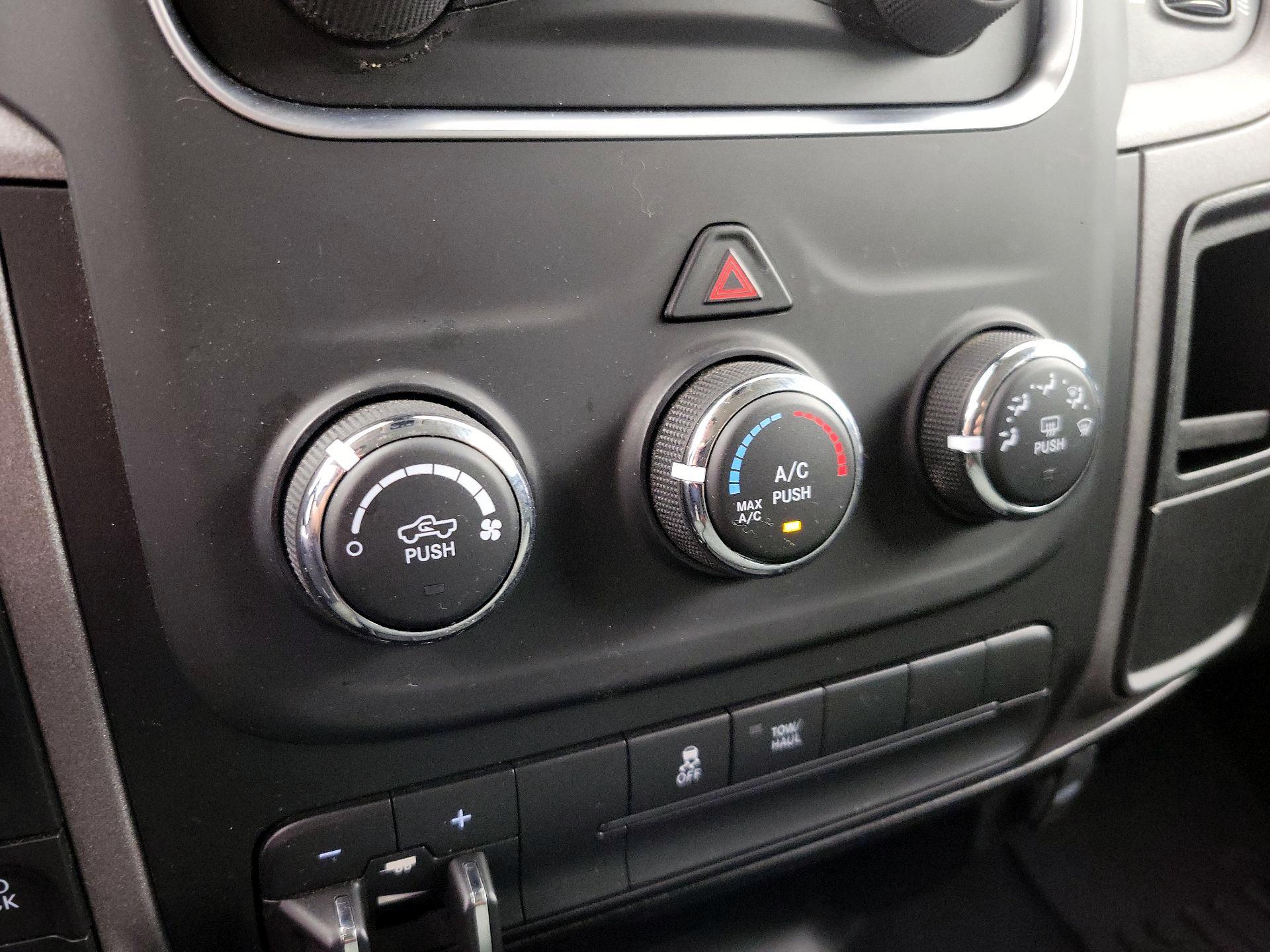 Thumbnail: 2020 RAM 1500 Classic - 16