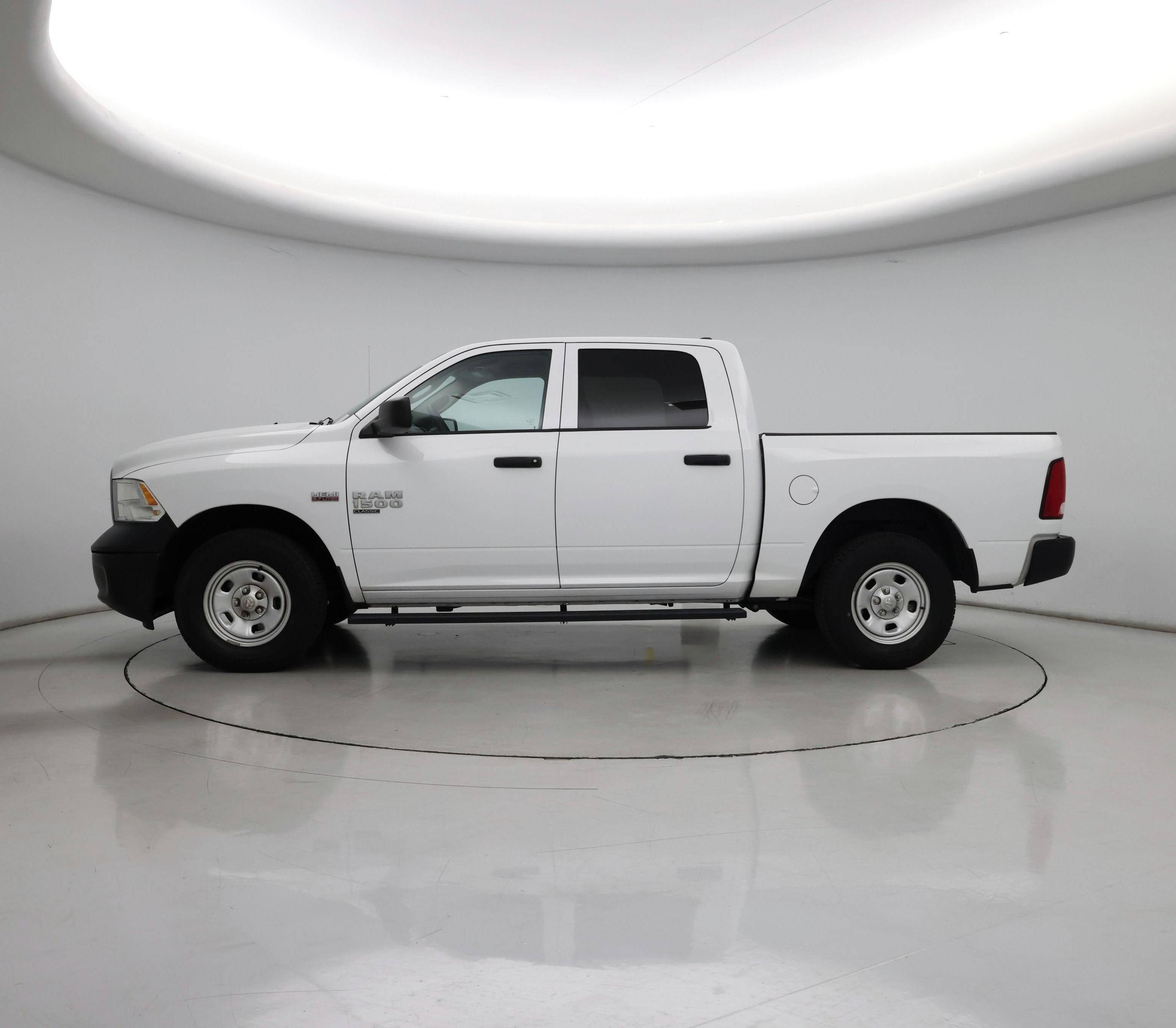Thumbnail: 2020 RAM 1500 Classic - 3