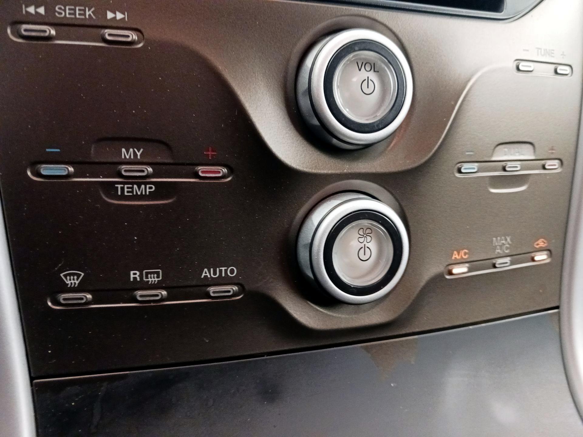 Thumbnail: 2014 Ford Edge - 16