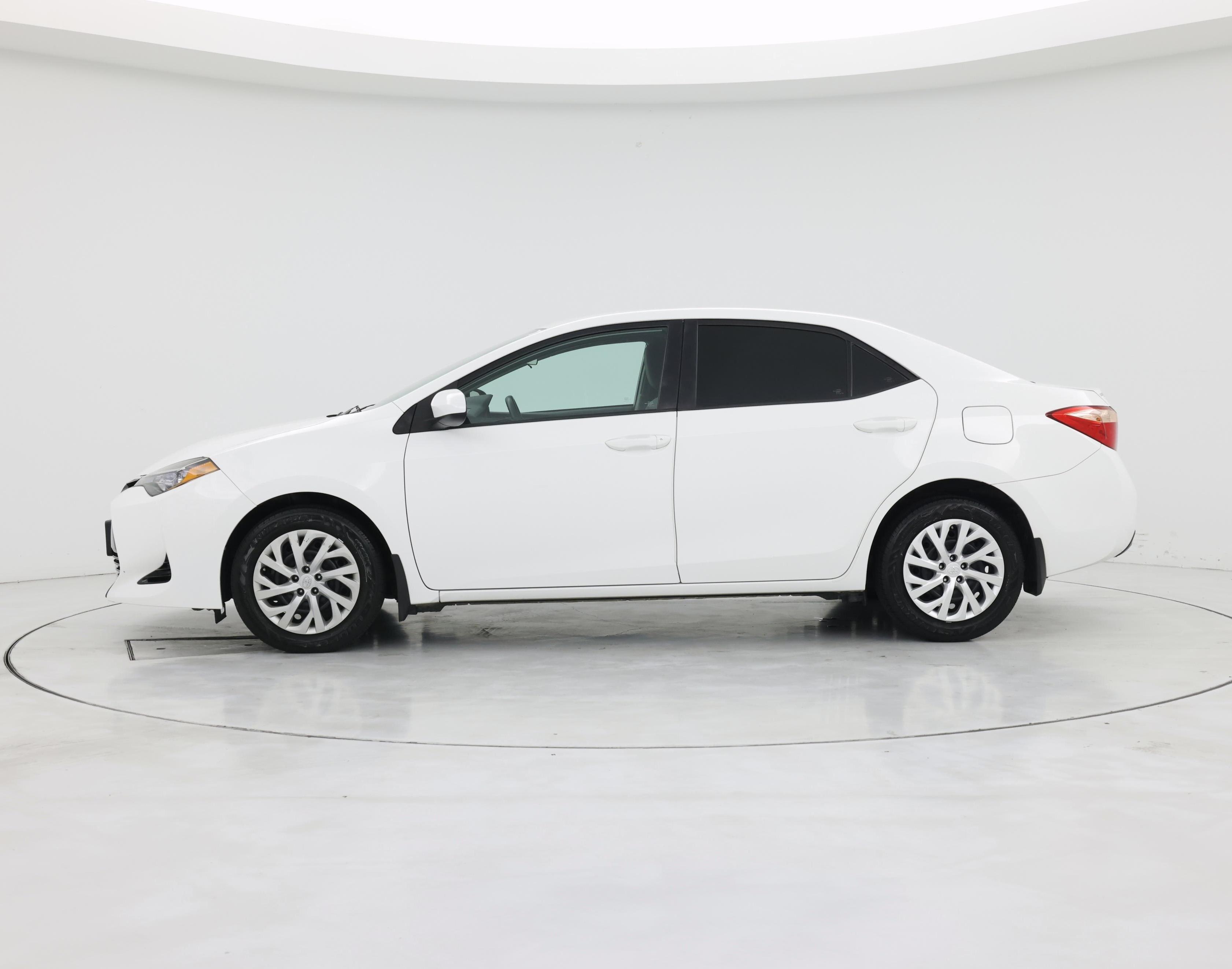 Thumbnail: 2017 Toyota Corolla - 3