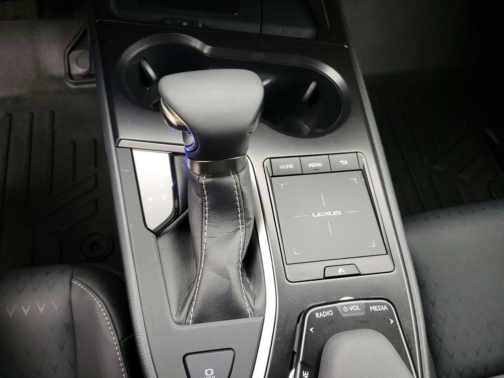 Thumbnail: 2022 Lexus UX - 17