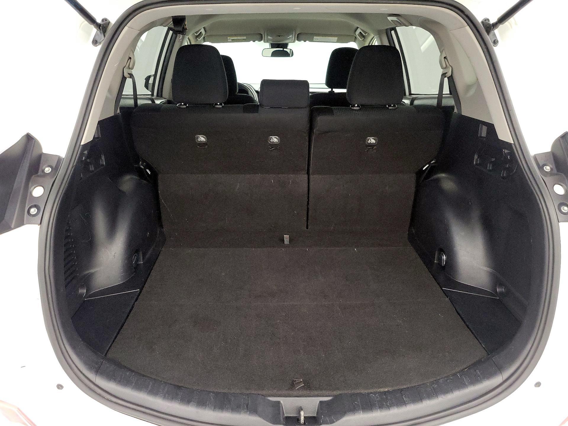 Thumbnail: 2017 Toyota RAV4 - 20