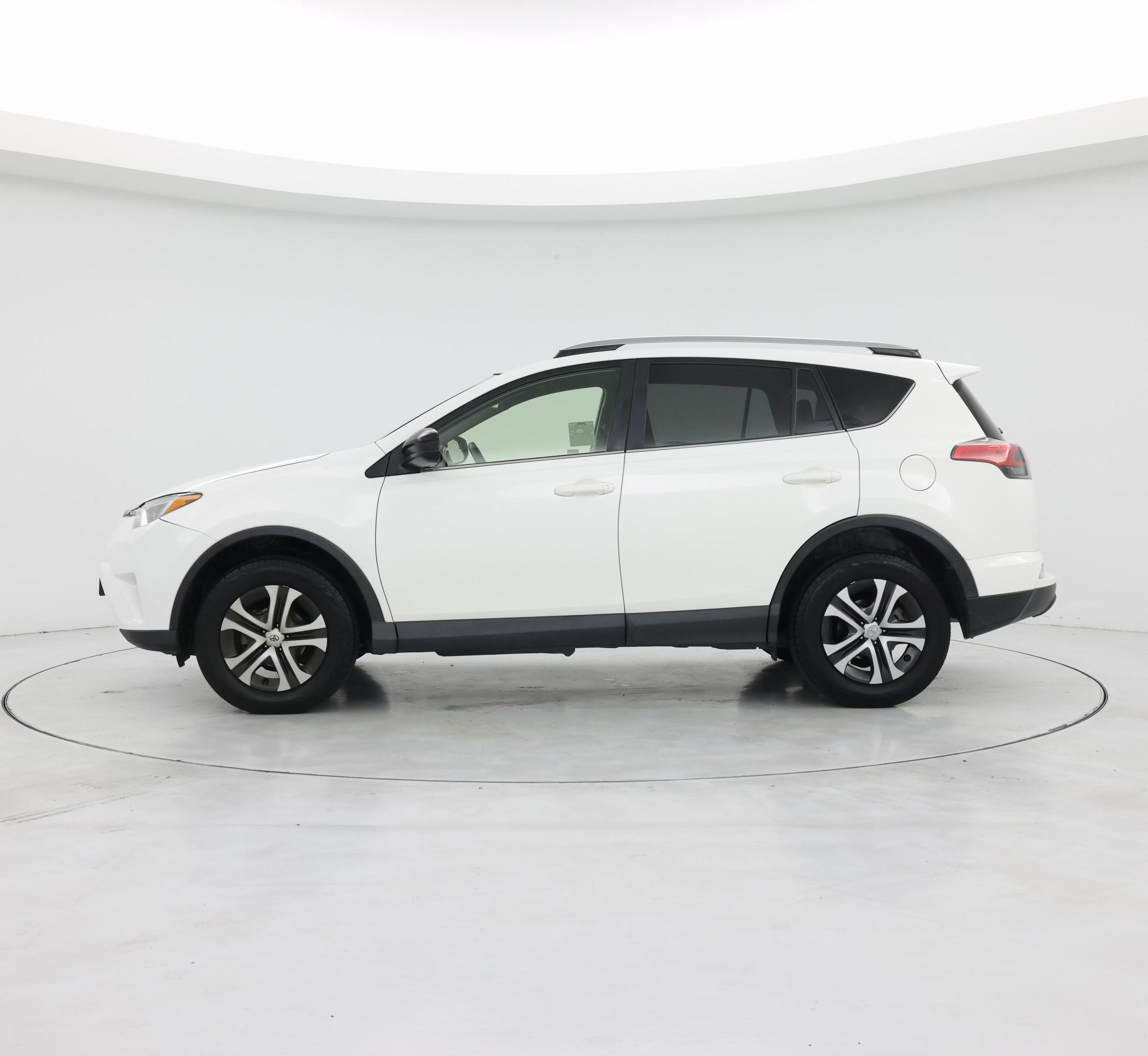 Thumbnail: 2017 Toyota RAV4 - 3