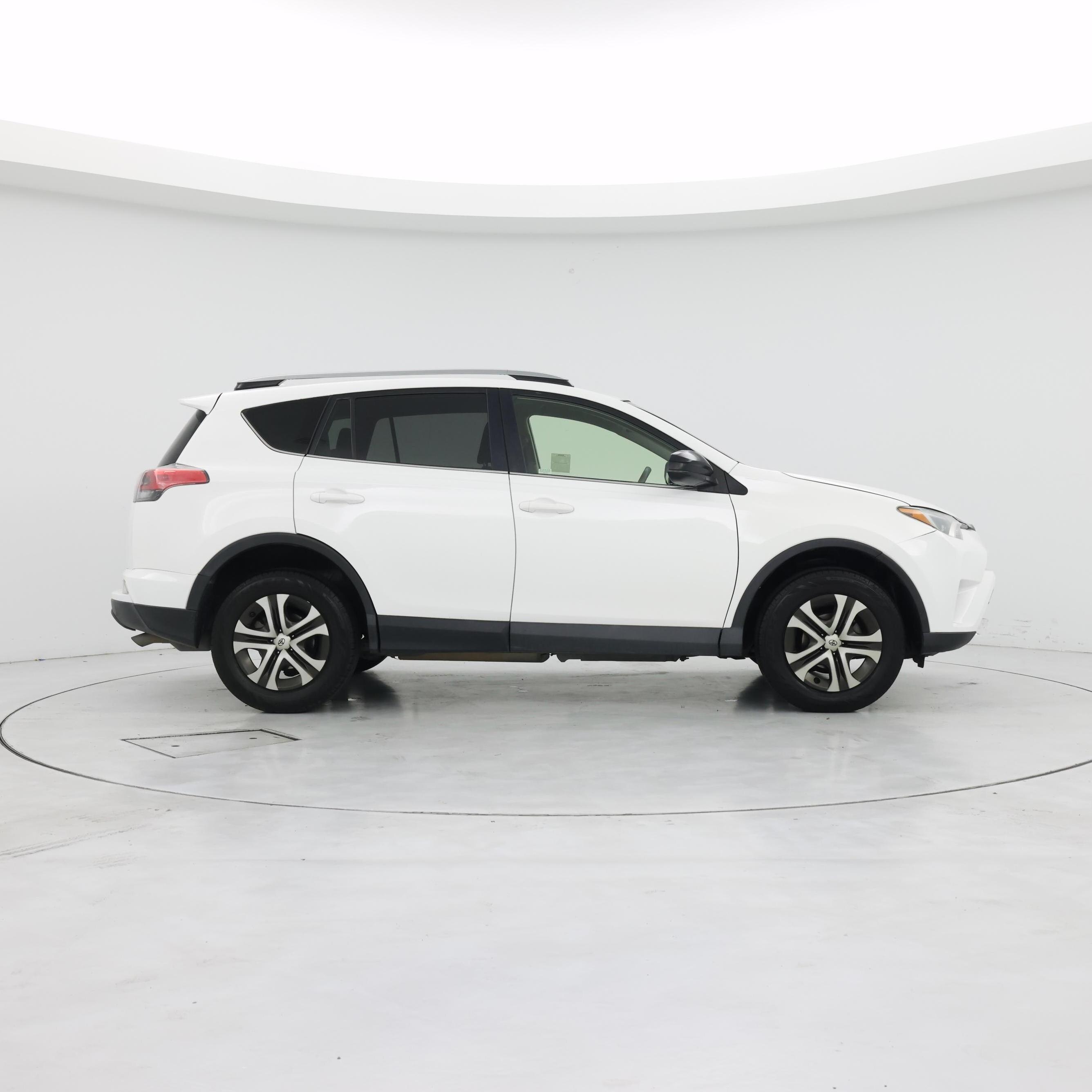 Thumbnail: 2017 Toyota RAV4 - 7