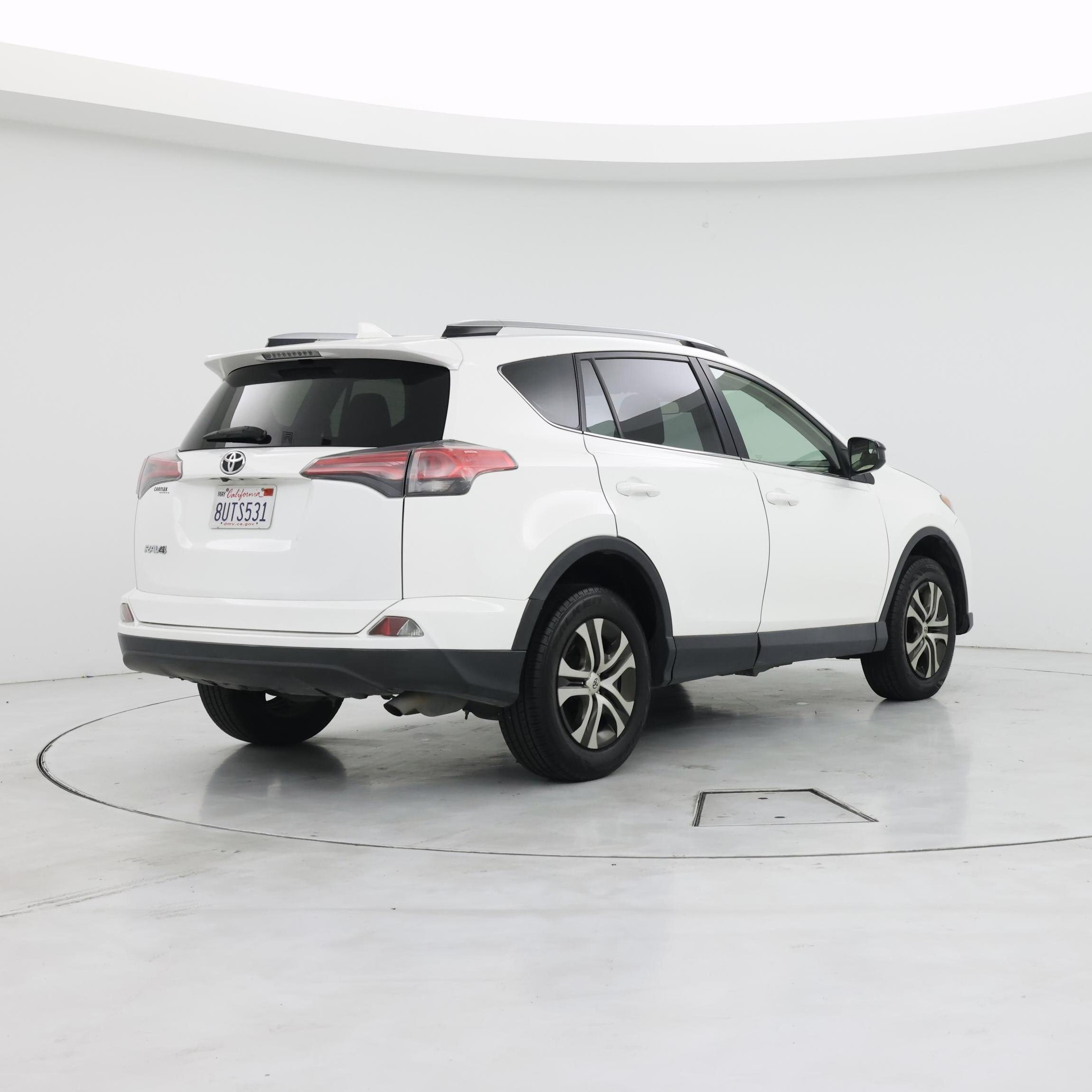 Thumbnail: 2017 Toyota RAV4 - 8